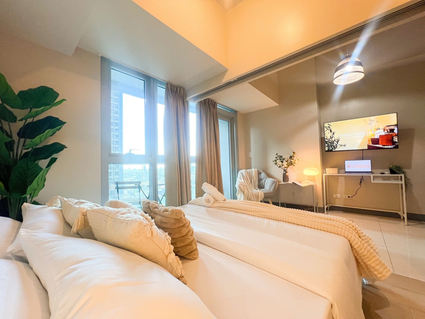 Prime 1BR Condo in the Heart of BGC #upt12j 33 Chillhive Staycation