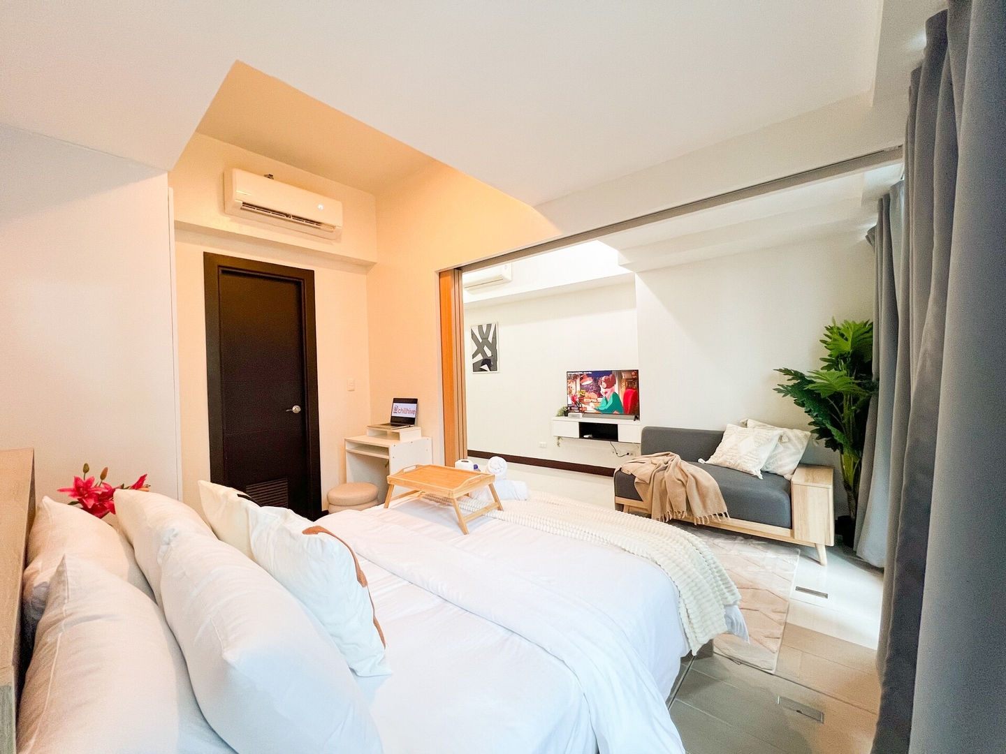 Stylish 1BR Prime BGC Uptown near Hyatt #upt119c 9 Chillhive Staycation