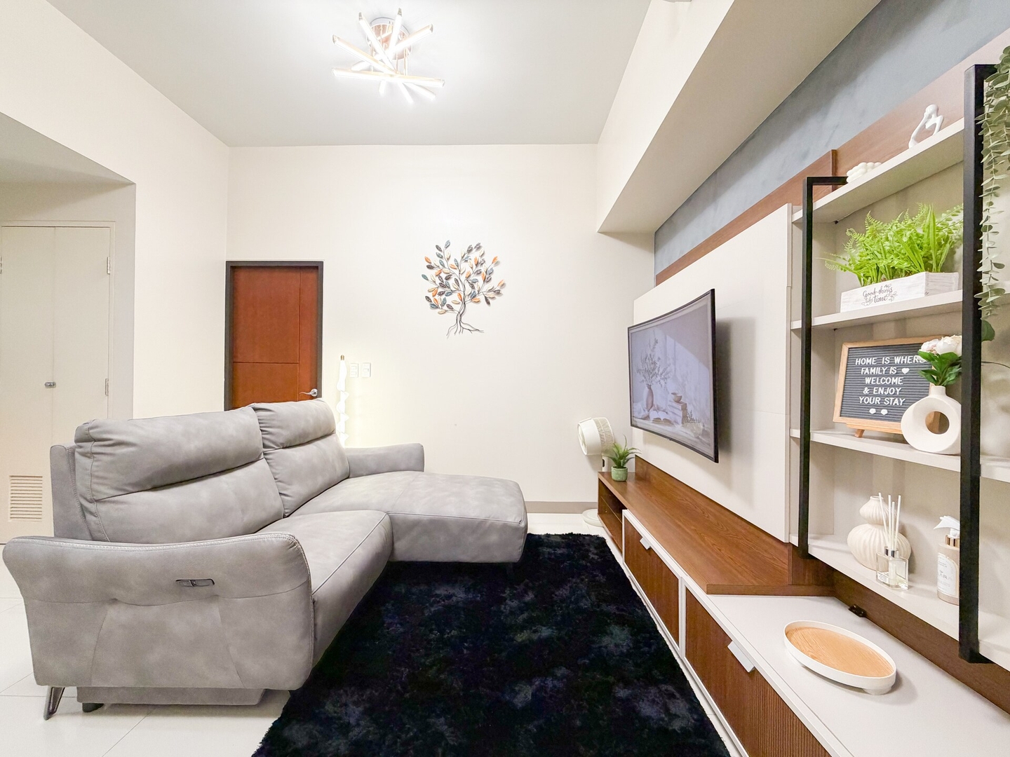 Luxe Condo in the Heart of Uptown BGC #oursw20g 2 Chillhive Staycation