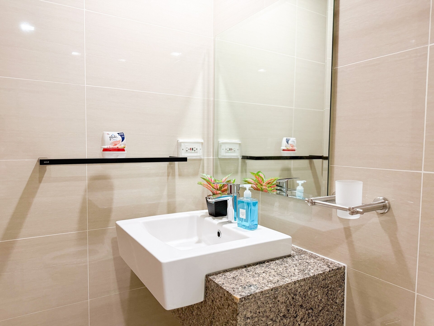 Luxe Condo in the Heart of Uptown BGC #oursw20g 25 Chillhive Staycation