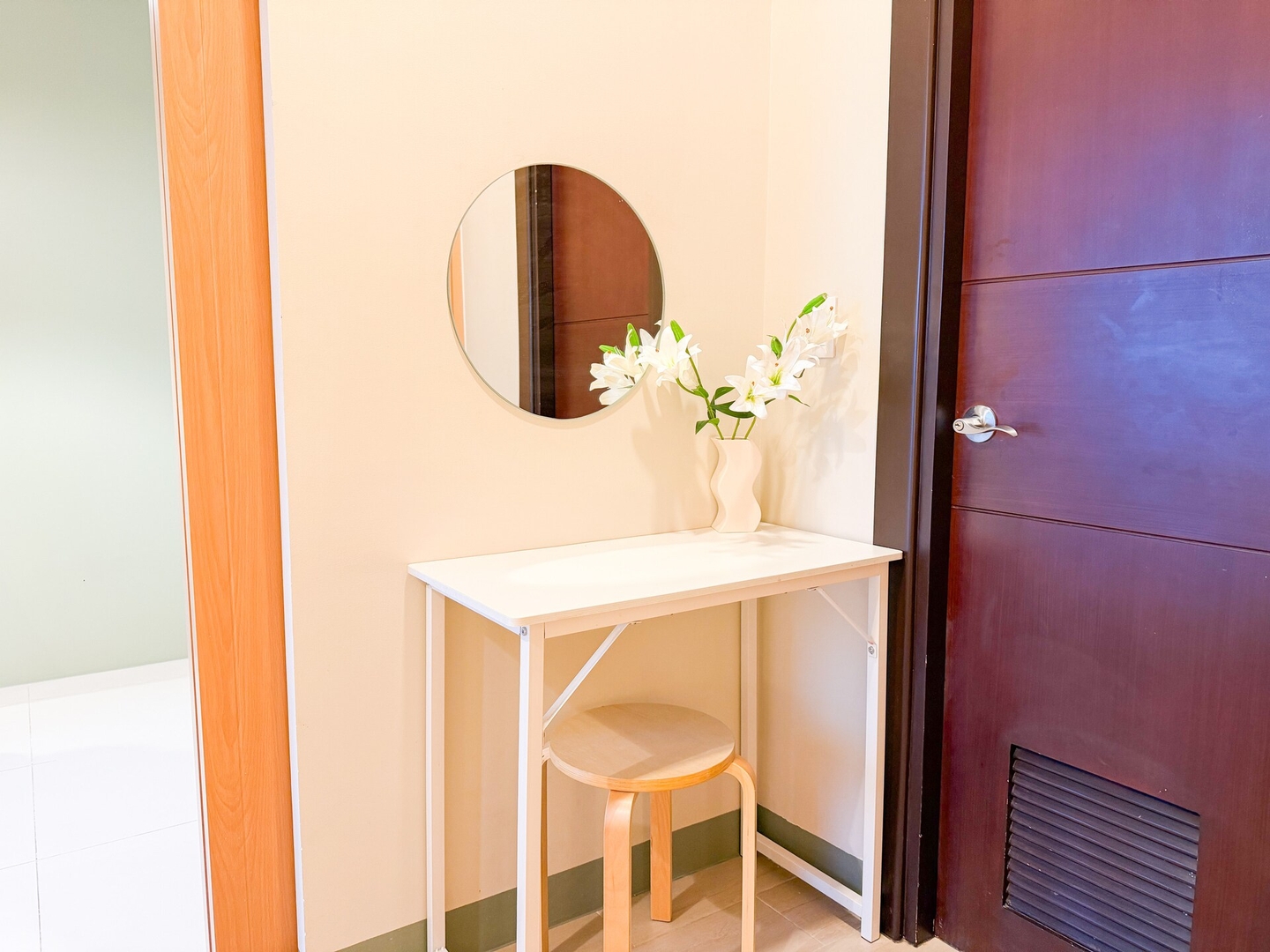 Chic 1BR Condo in Uptown BGC near Hyatt #UPT226Q 13 Chillhive Staycation