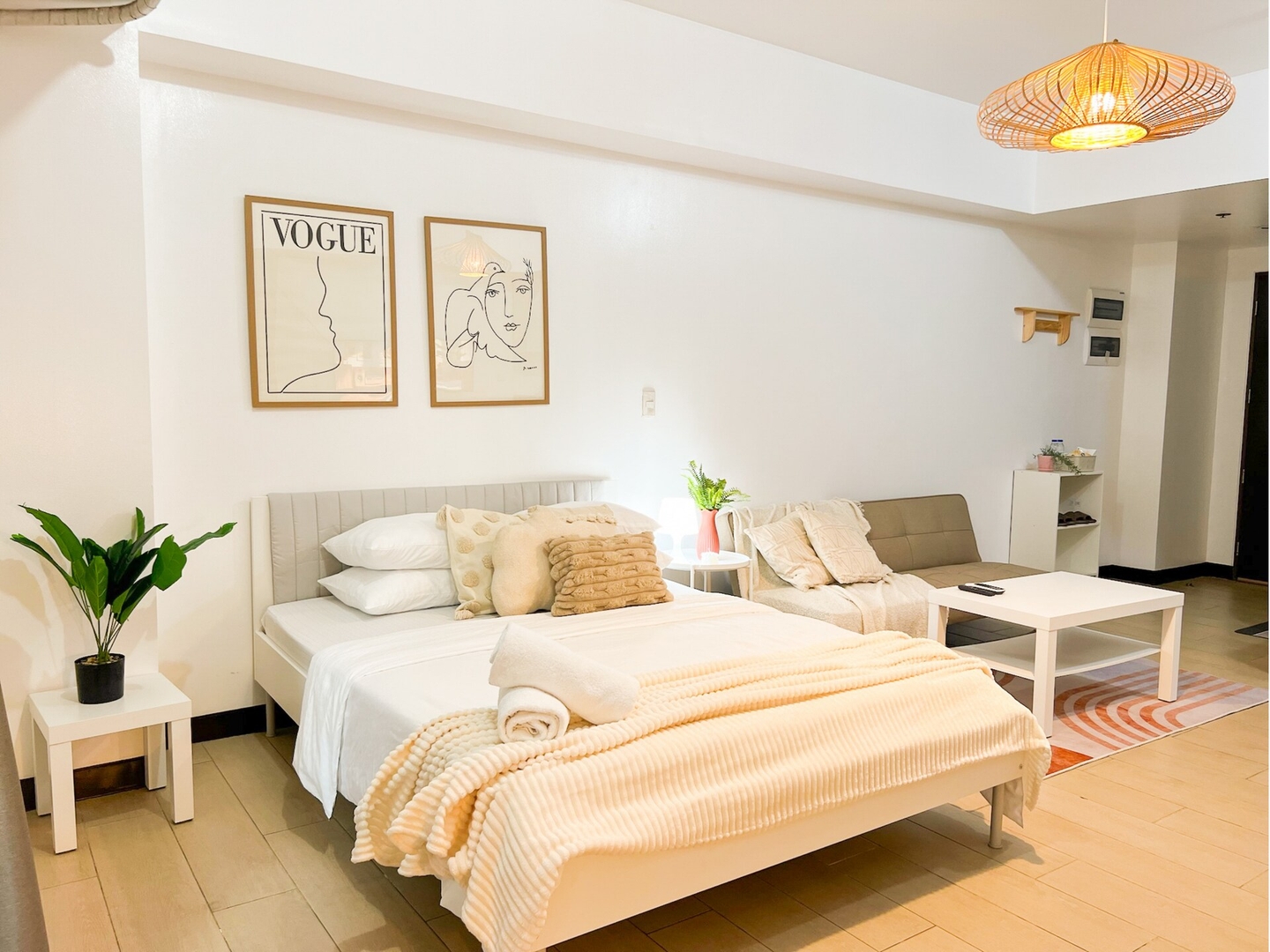 Stylish Stay Beside Venice Mall BGC #vlrtc27c_2 0 Chillhive Staycation
