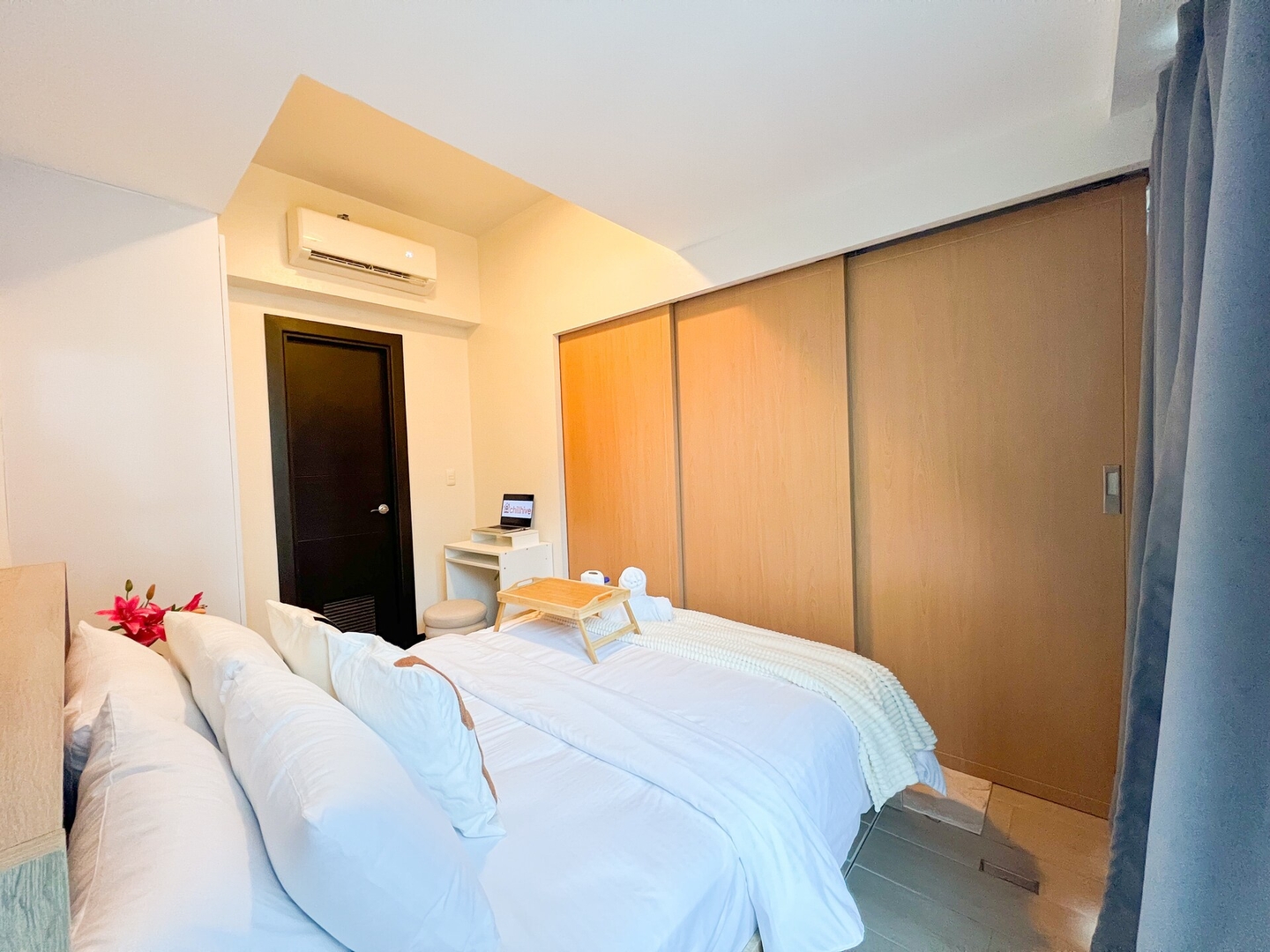 Stylish 1BR Prime BGC Uptown near Hyatt #upt119c 10 Chillhive Staycation