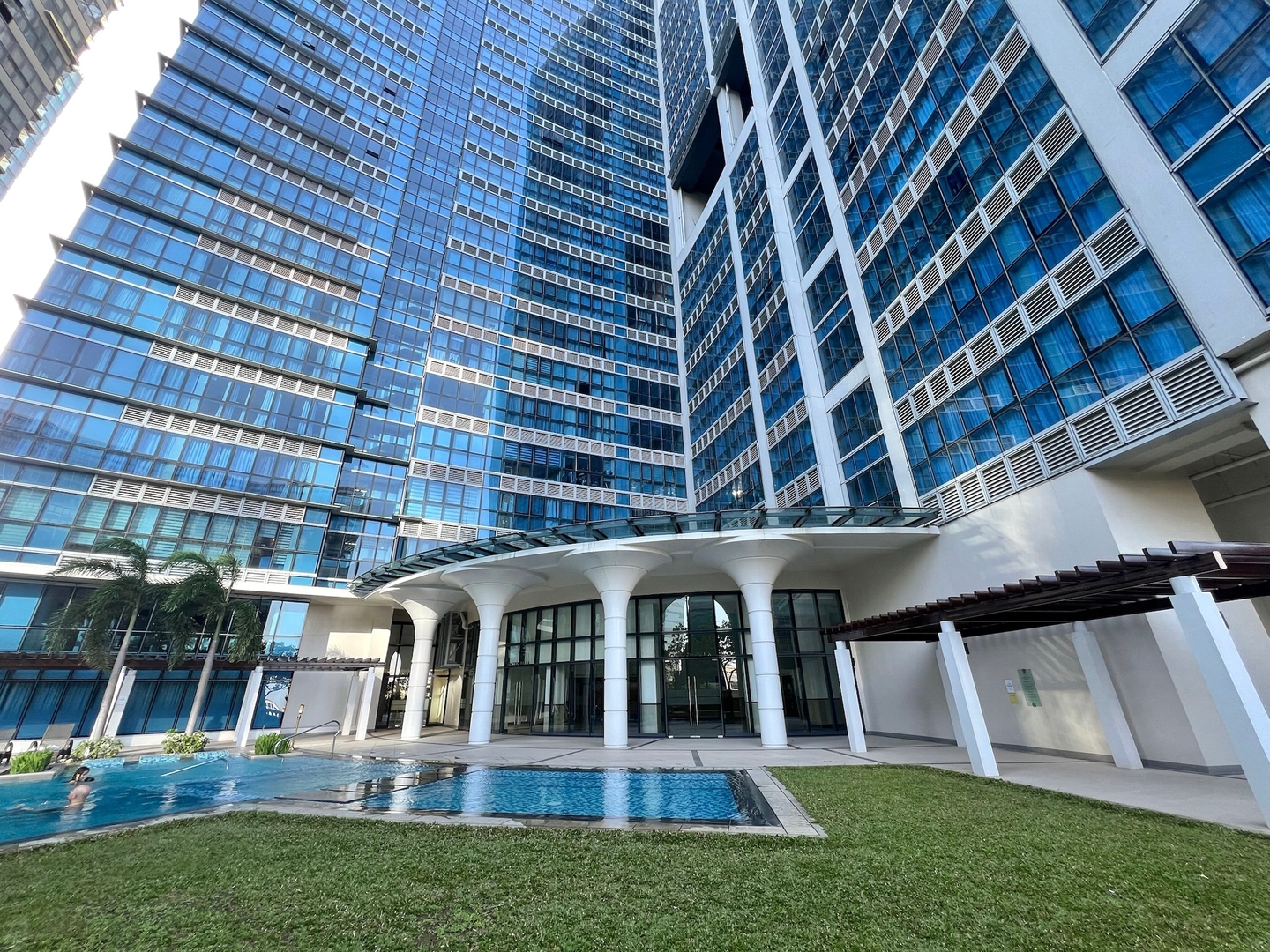 Stylish BGC Condo by Grand Hyatt #upt16k 10 Chillhive Staycation