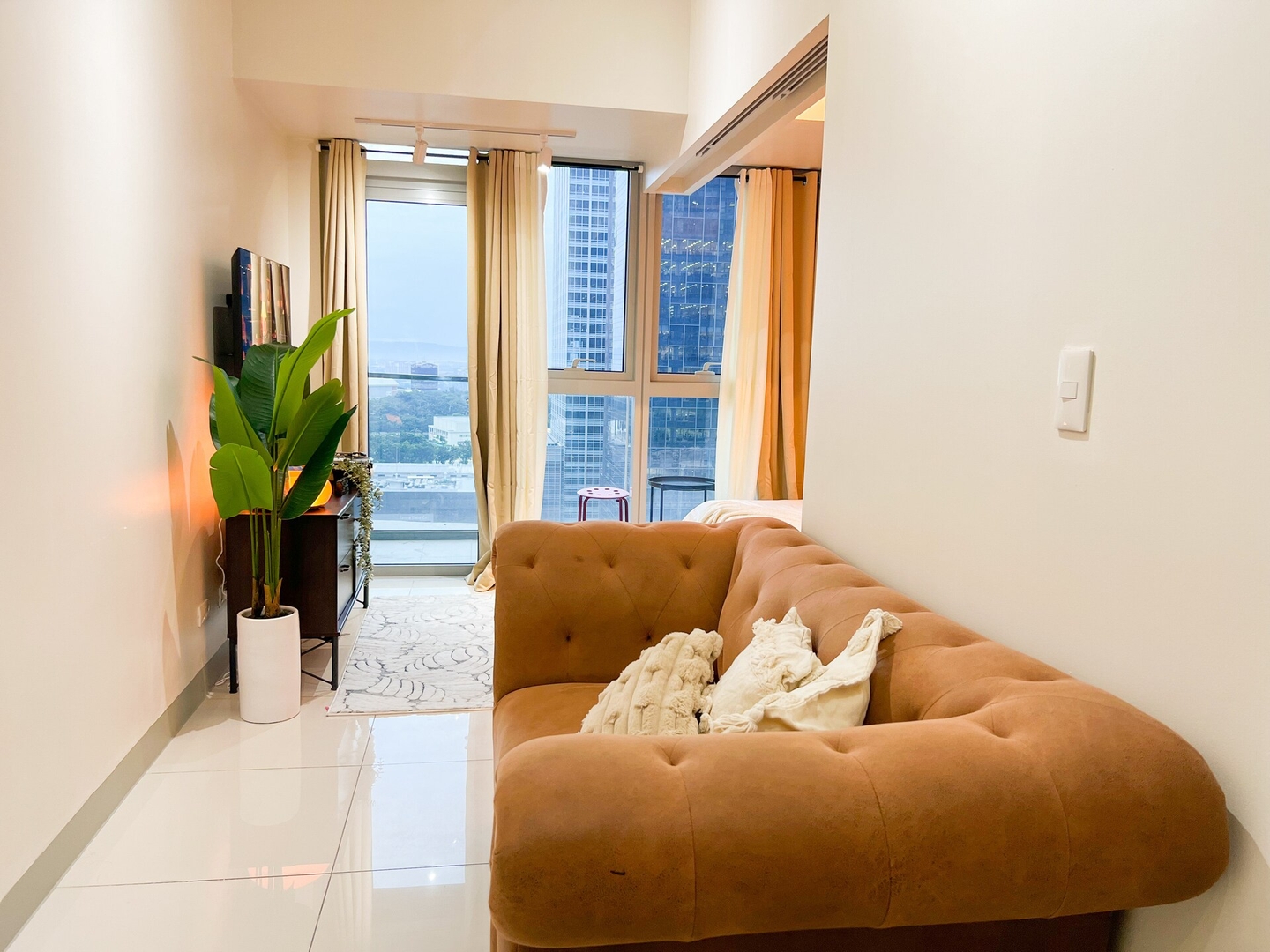 Prime BGC 1BR Near Grand Hyatt & Malls #upt215e 18 Chillhive Staycation