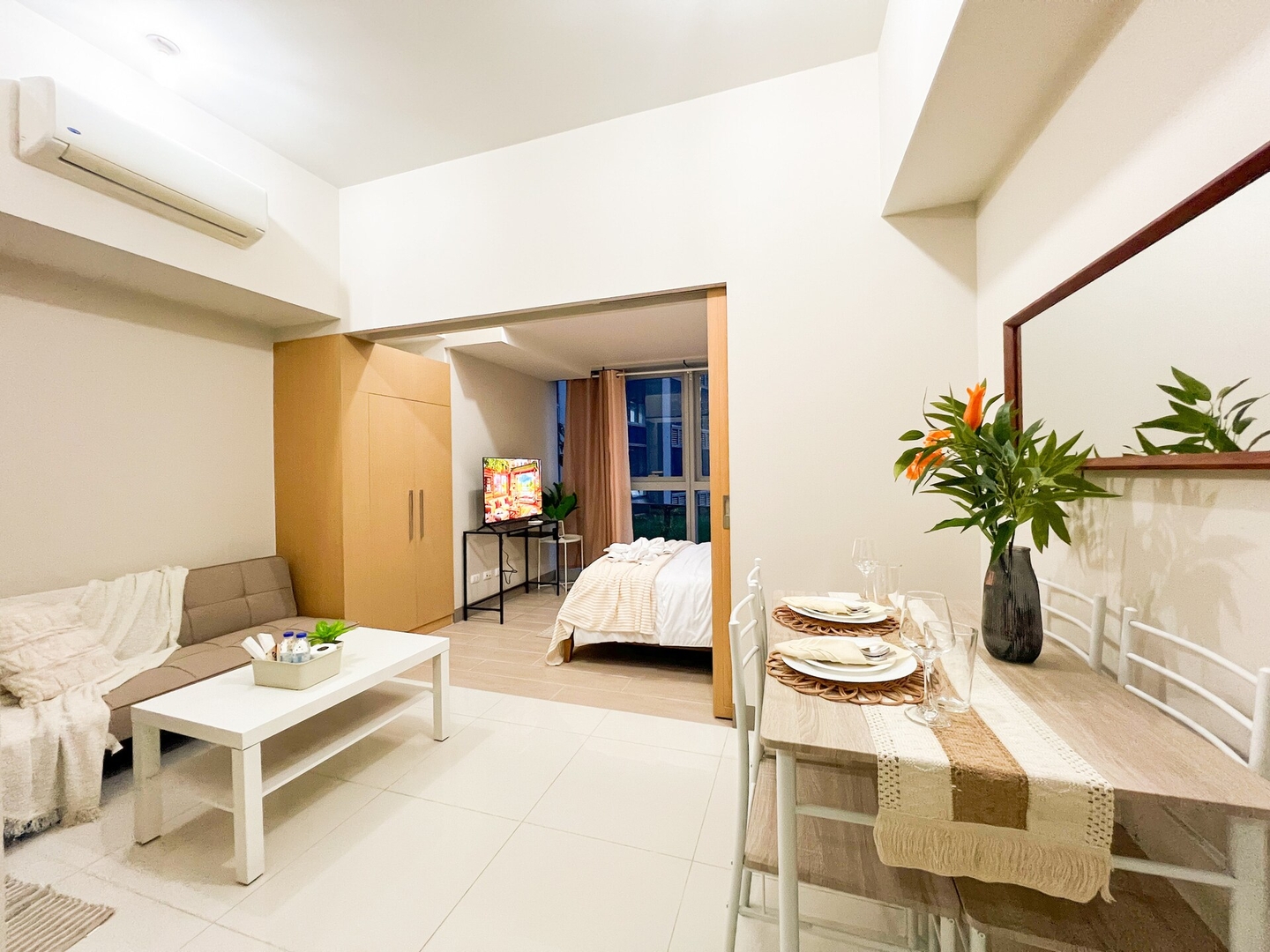 Stylish BGC Condo by Grand Hyatt #upt16k 37 Chillhive Staycation