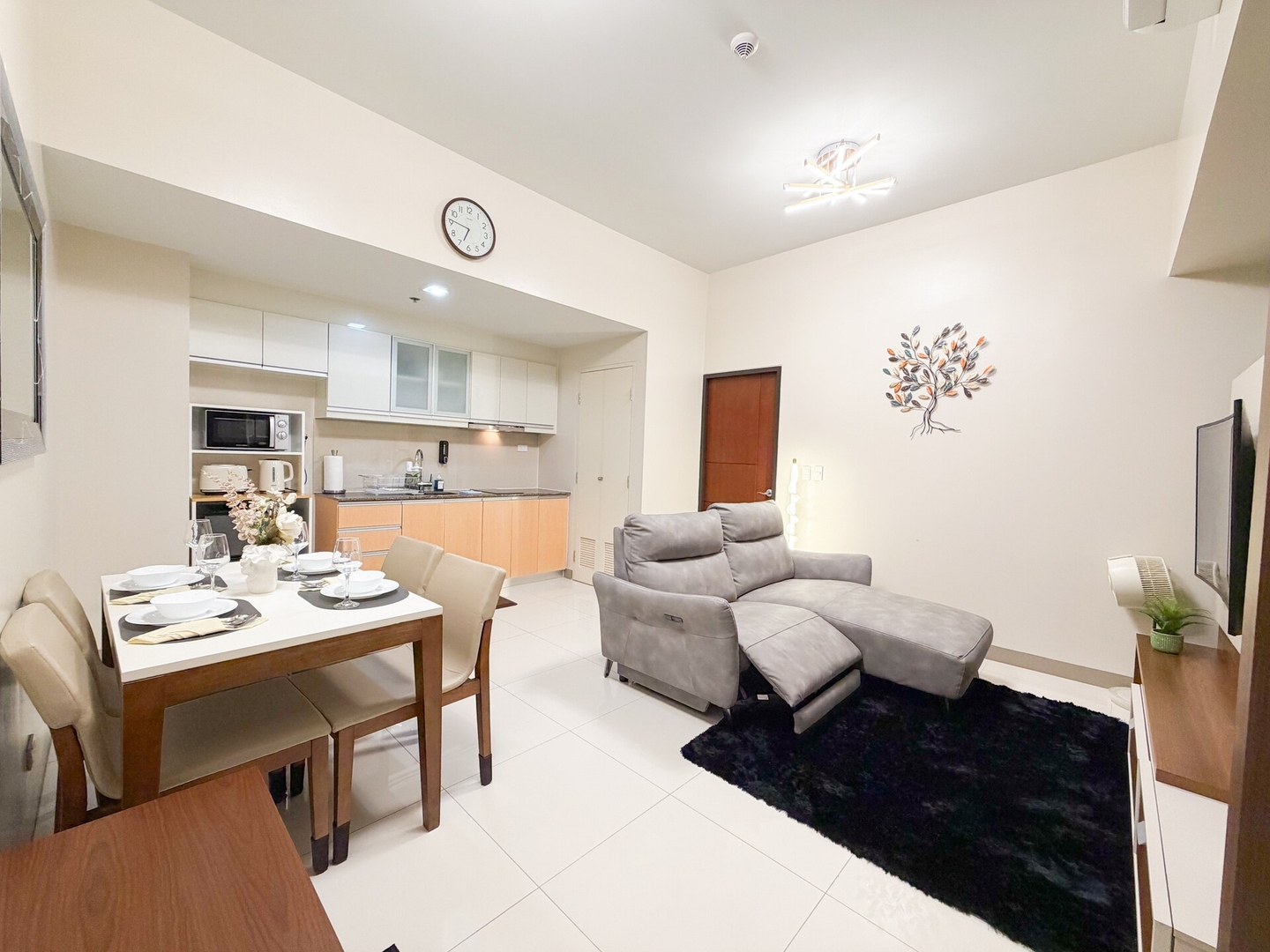 Luxe Condo in the Heart of Uptown BGC #oursw20g 21 Chillhive Staycation