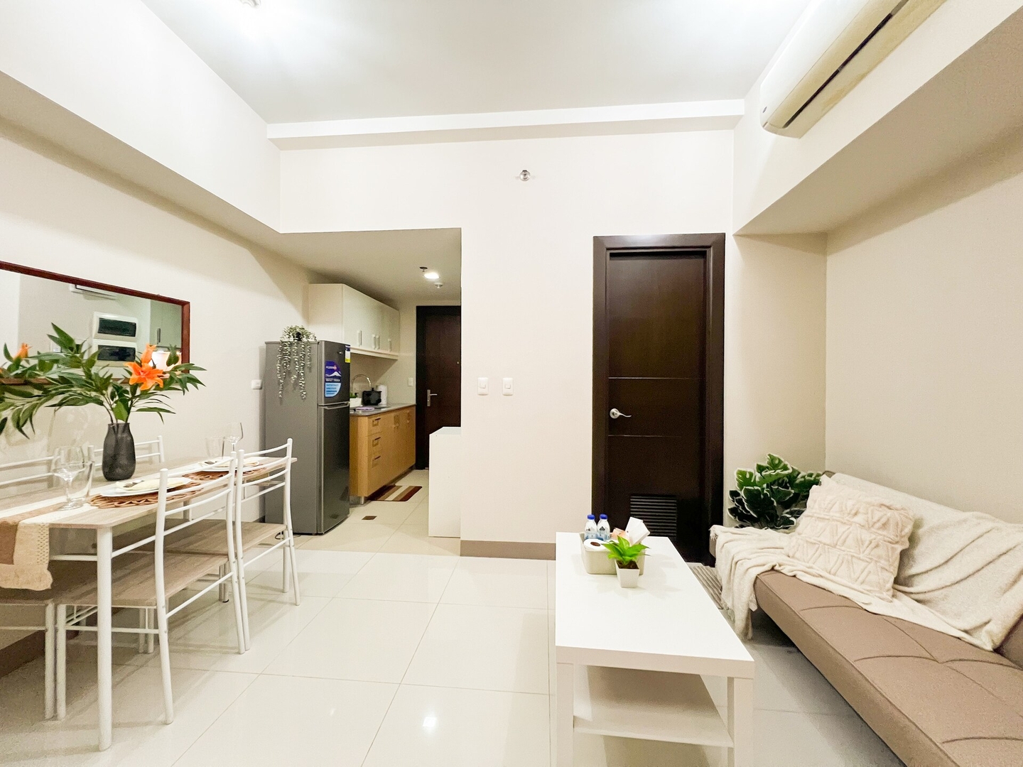 Stylish BGC Condo by Grand Hyatt #upt16k 2 Chillhive Staycation