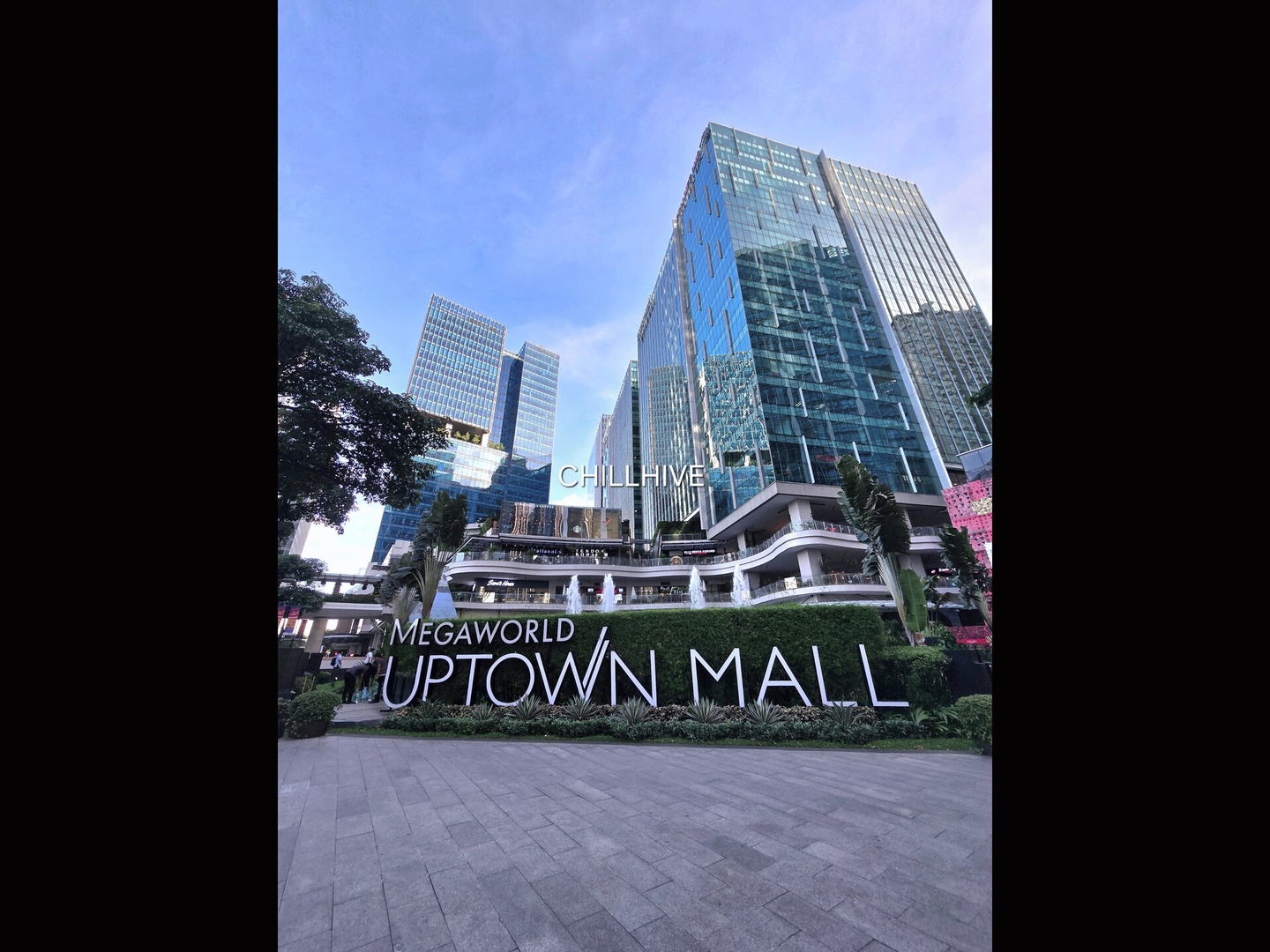 Prime 1BR Condo in the Heart of BGC #upt12j 40 Chillhive Staycation