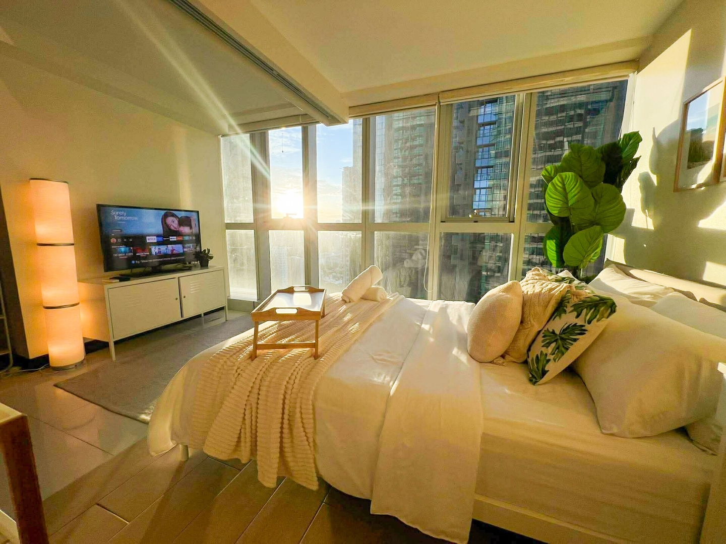 Luxe 1BR at BGC Uptown Parksuites #upt129p 1 Chillhive Staycation