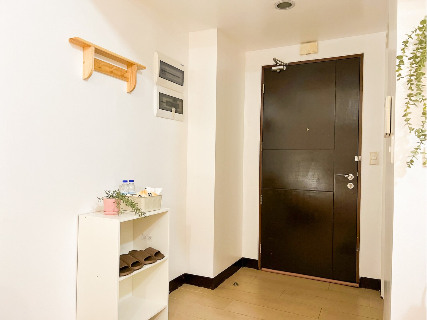 Stylish Stay Beside Venice Mall BGC #vlrtc27c_2 19 Chillhive Staycation