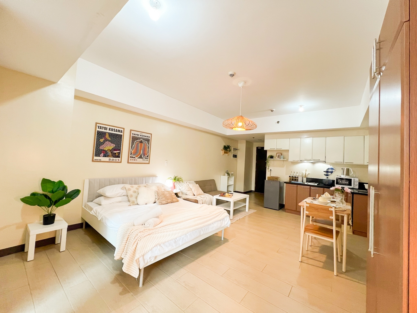 Prime BGC Condo Next to Venice Mall #vlrtc17e 34 Chillhive Staycation