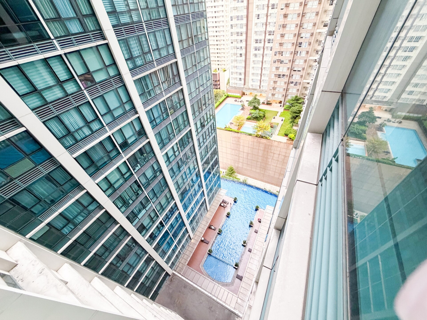 Luxe Condo in the Heart of Uptown BGC #oursw20g 12 Chillhive Staycation