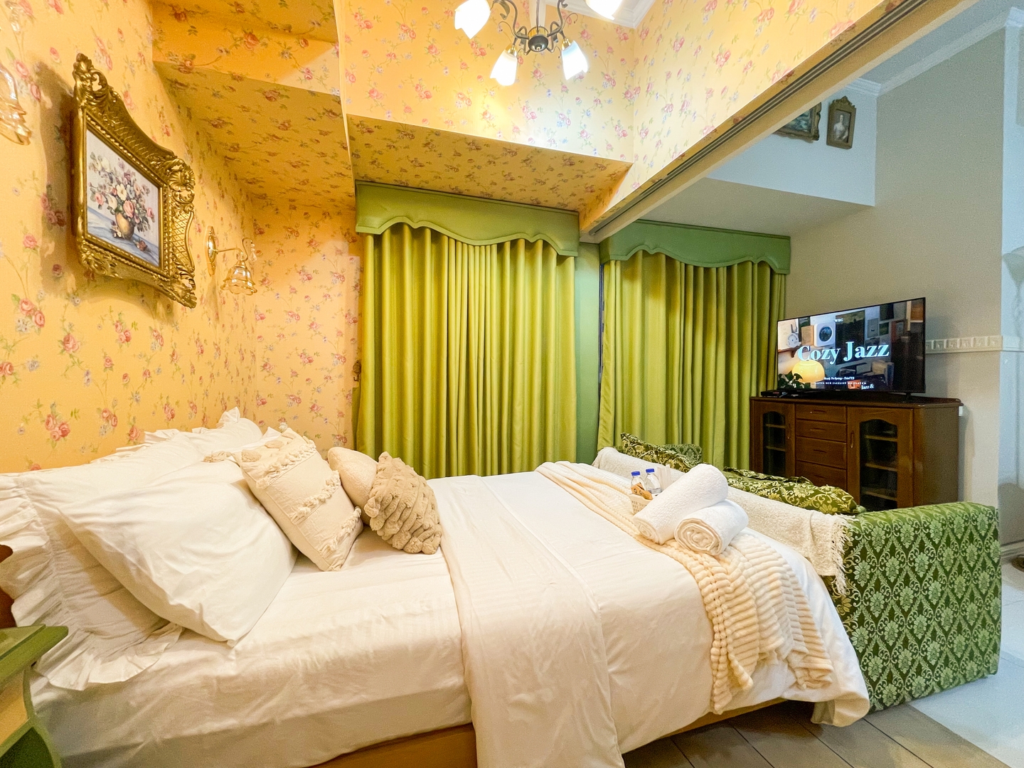 Uptown BGC, Grand Hyatt, Mitsukoshi Mall #upt220q 0 Chillhive Staycation