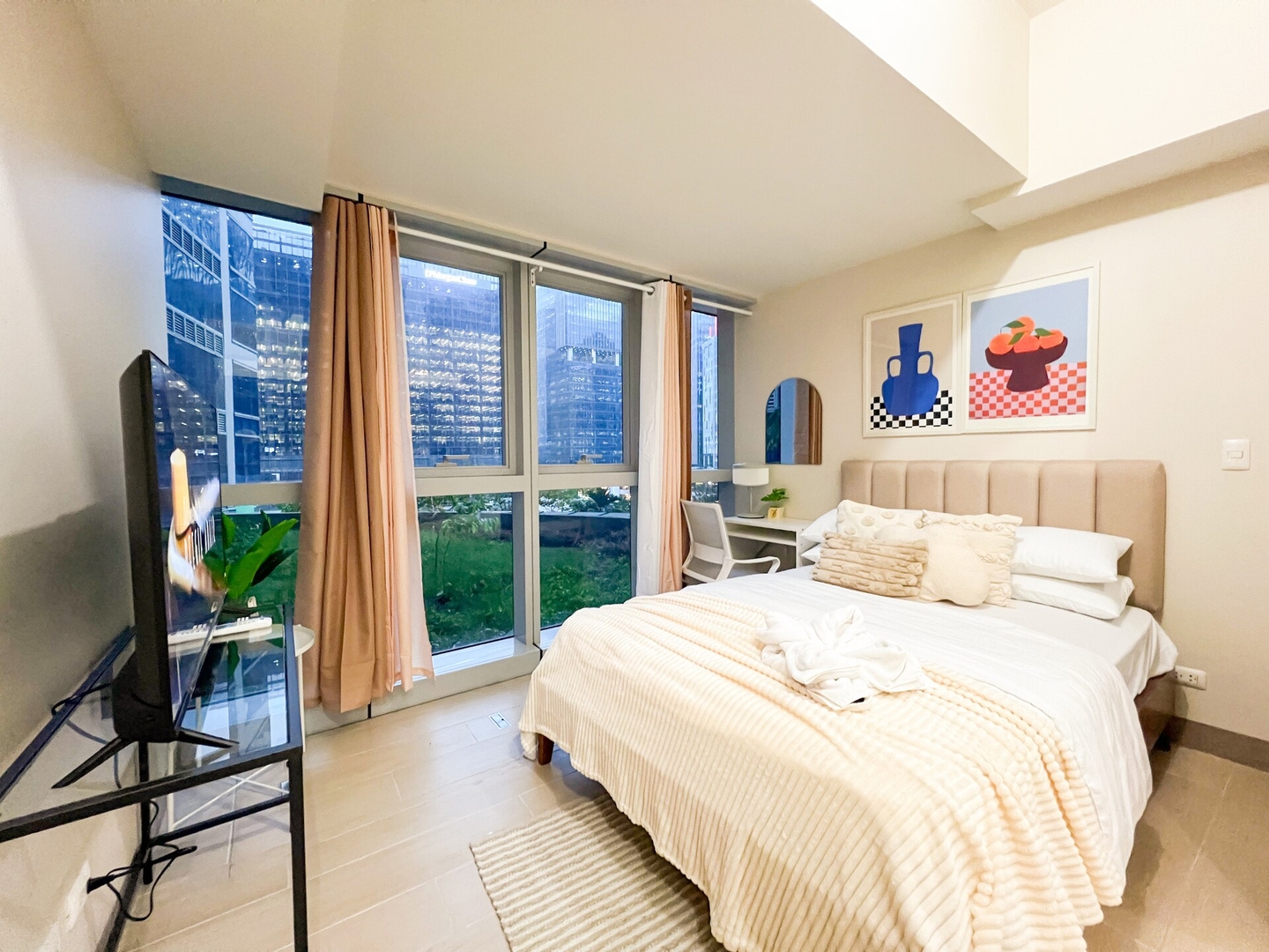 Stylish BGC Condo by Grand Hyatt #upt16k 6 Chillhive Staycation