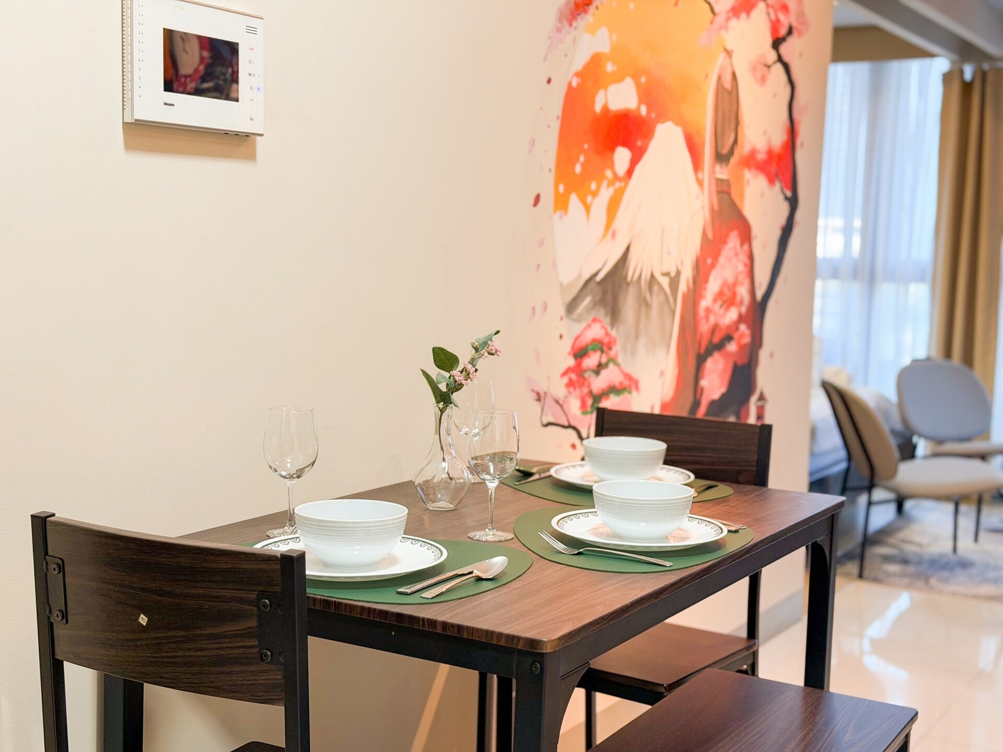 Luxe 1BR in BGC Across Mitsukoshi, Uptown Mall 6 Chillhive Staycation