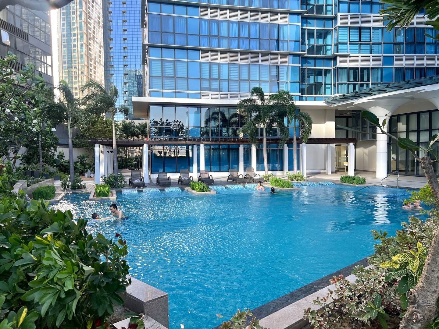 Chic 1BR Condo in Uptown BGC near Hyatt #UPT226Q 3 Chillhive Staycation