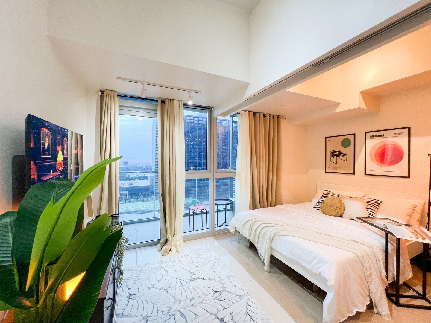 Prime BGC 1BR Near Grand Hyatt & Malls #upt215e 0 Chillhive Staycation