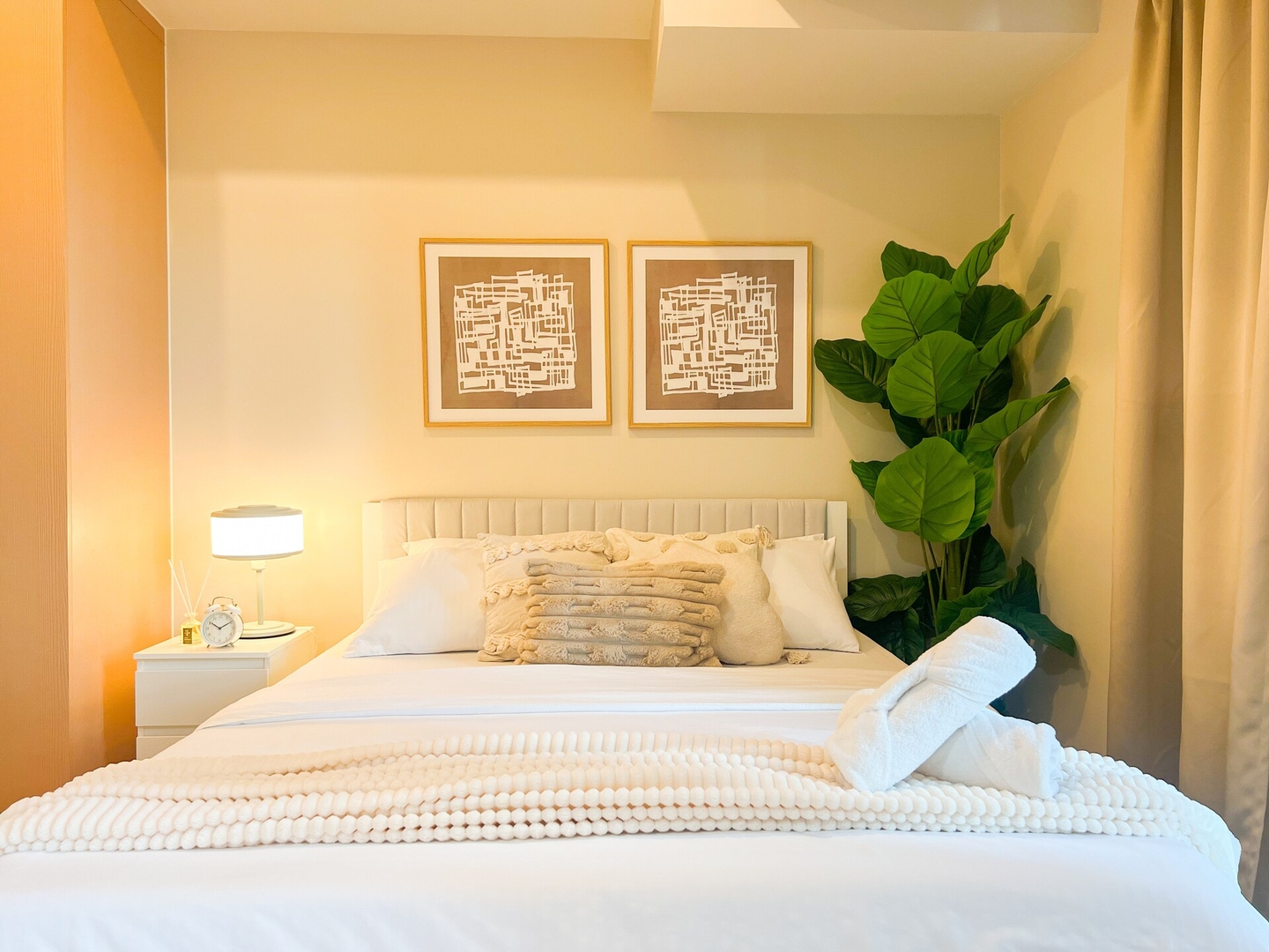 Prime 1BR Condo in the Heart of BGC #upt12j 32 Chillhive Staycation