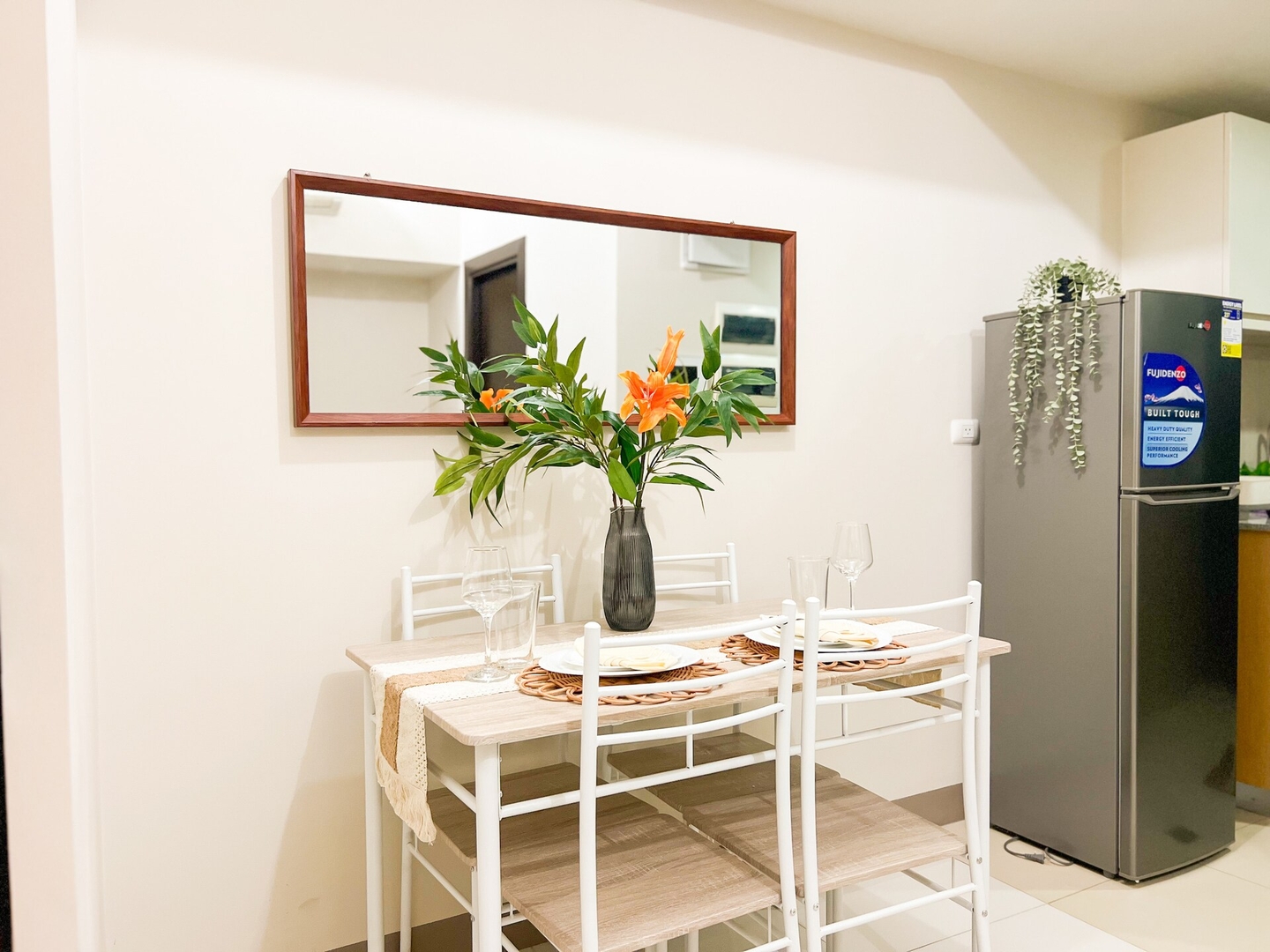 Stylish BGC Condo by Grand Hyatt #upt16k 20 Chillhive Staycation