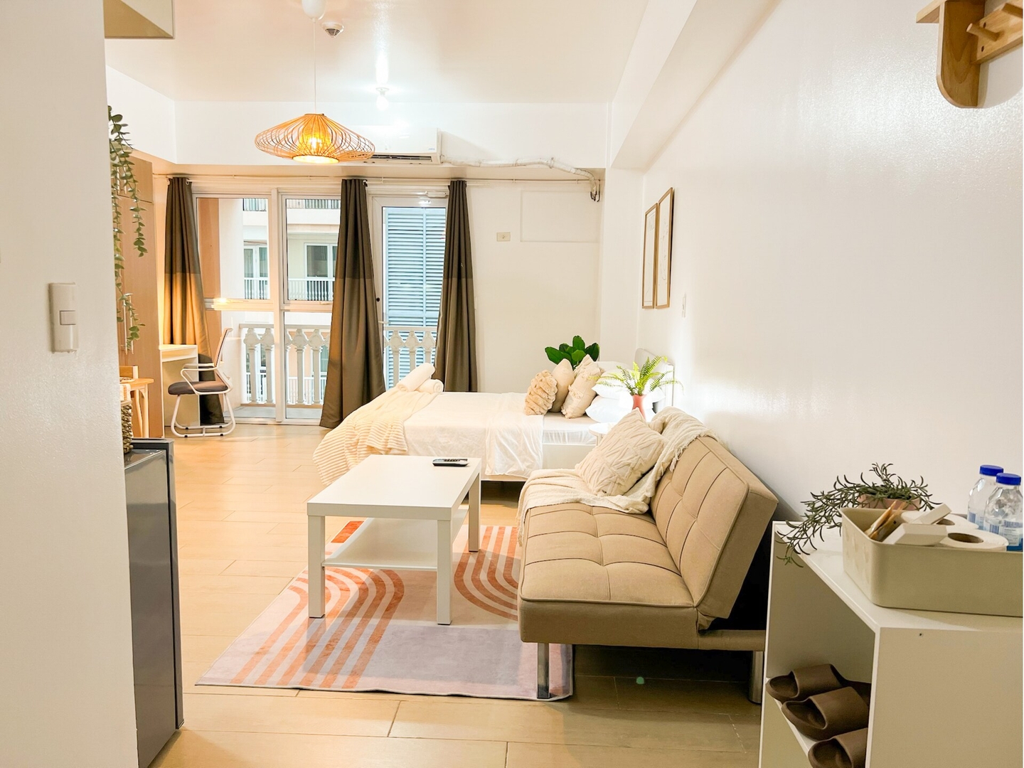 Stylish Stay Beside Venice Mall BGC #vlrtc27c_2 11 Chillhive Staycation