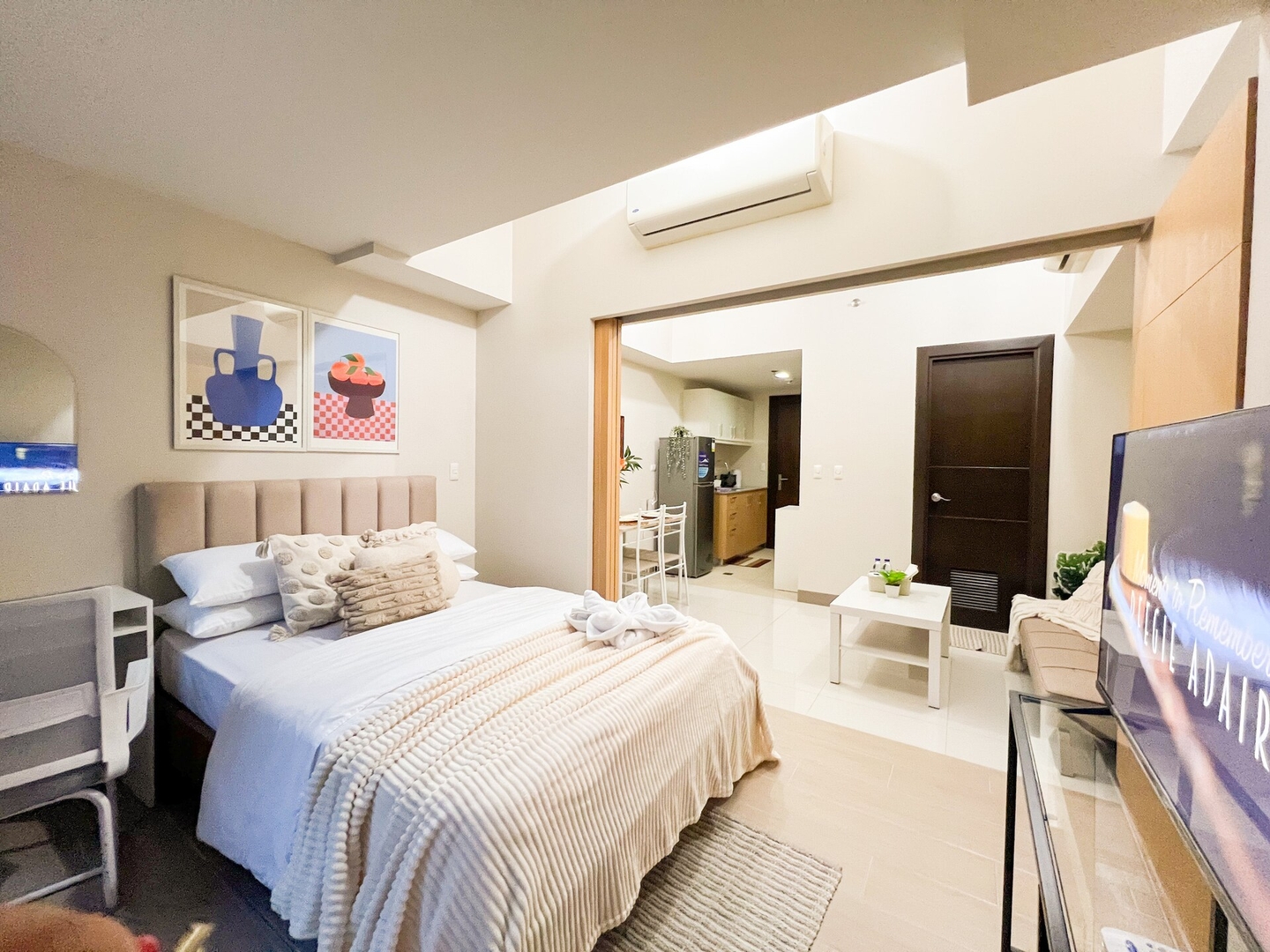 Stylish BGC Condo by Grand Hyatt #upt16k 1 Chillhive Staycation