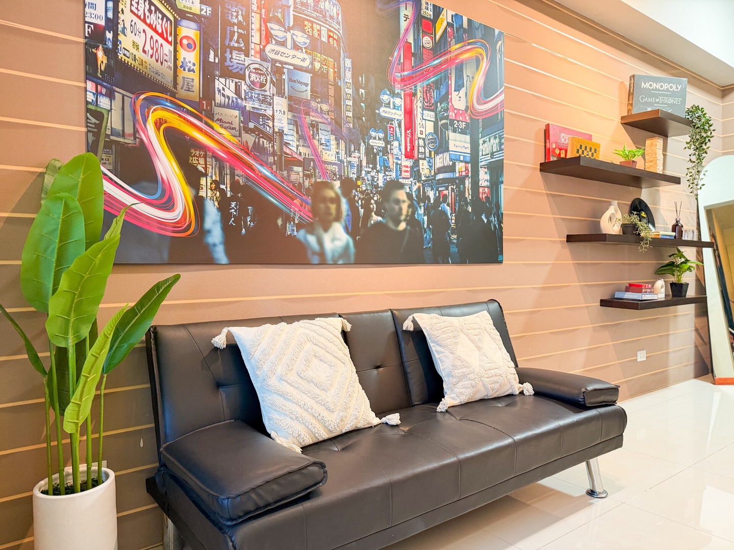 Luxe 1BR in BGC Across Mitsukoshi, Uptown Mall 20 Chillhive Staycation