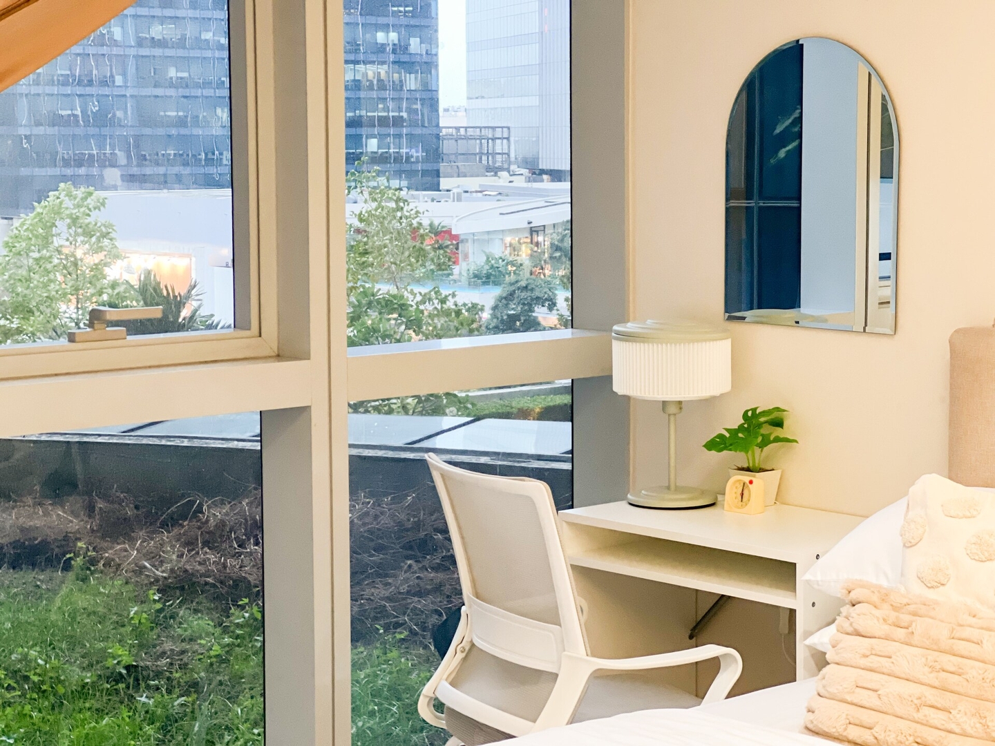 Stylish BGC Condo by Grand Hyatt #upt16k 7 Chillhive Staycation