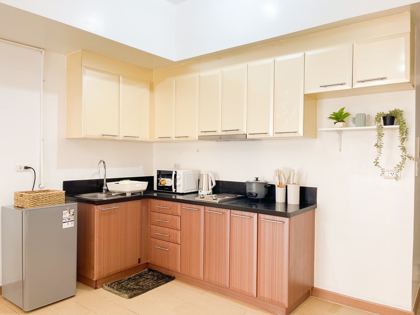 Chic BGC Condo by Grand Canal Mall #vlrtb27b 2 Chillhive Staycation
