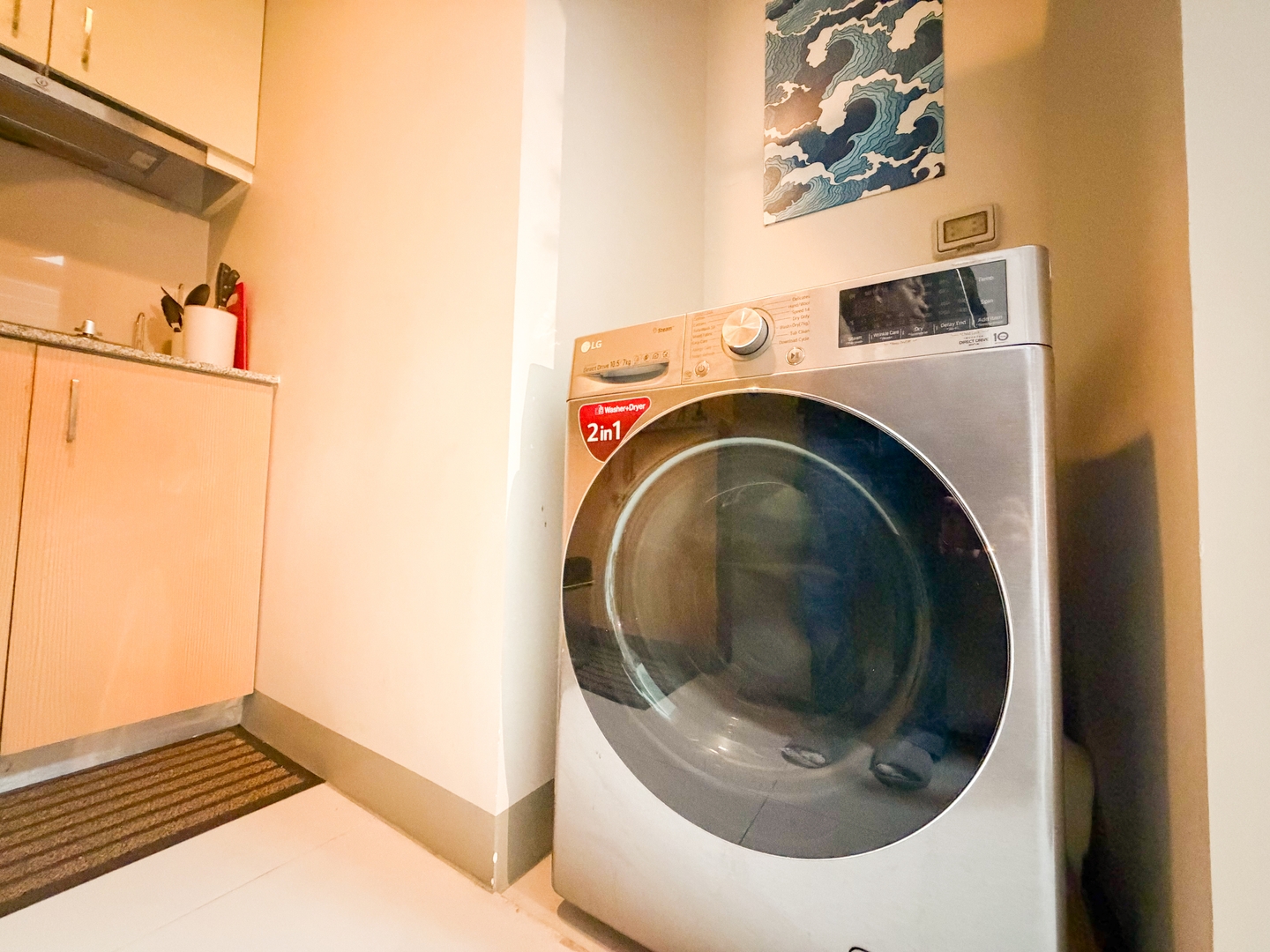 Luxe 1BR in BGC Across Mitsukoshi, Uptown Mall 40 Chillhive Staycation