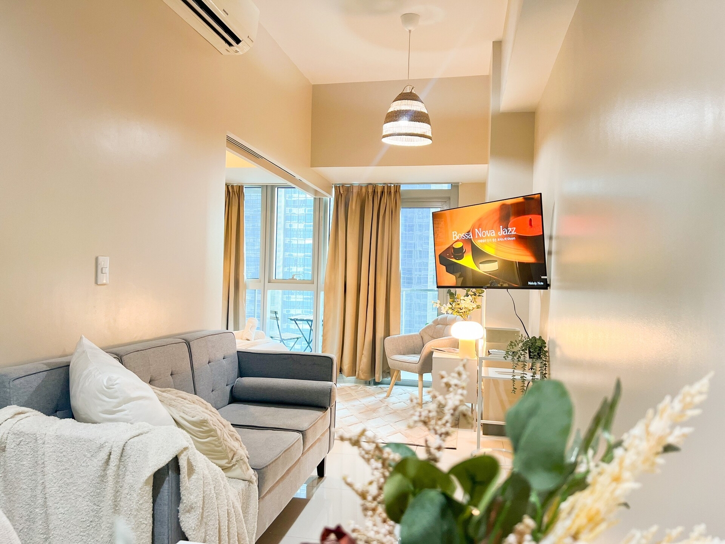 Prime 1BR Condo in the Heart of BGC #upt12j 16 Chillhive Staycation