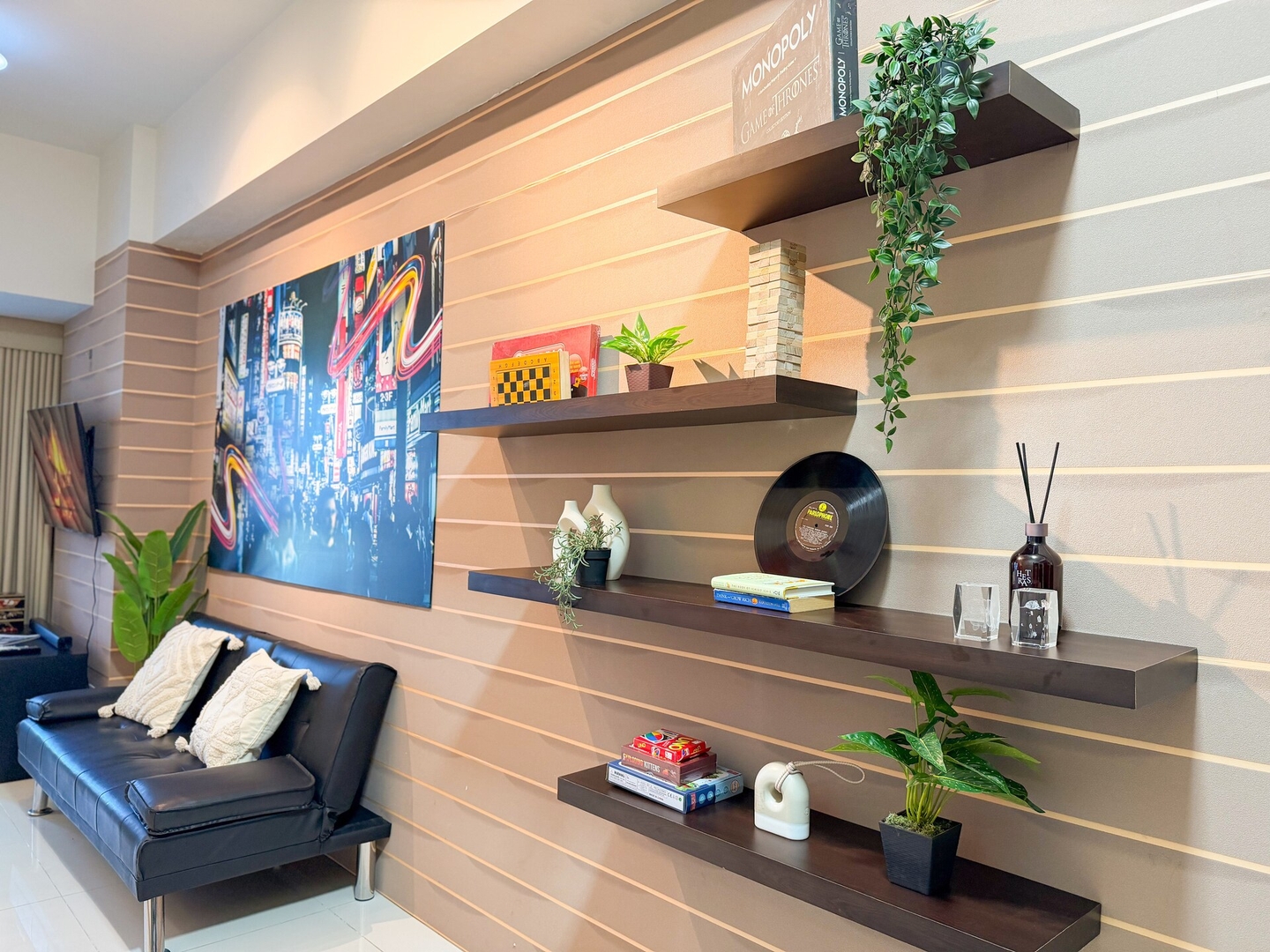 Luxe 1BR in BGC Across Mitsukoshi, Uptown Mall 22 Chillhive Staycation