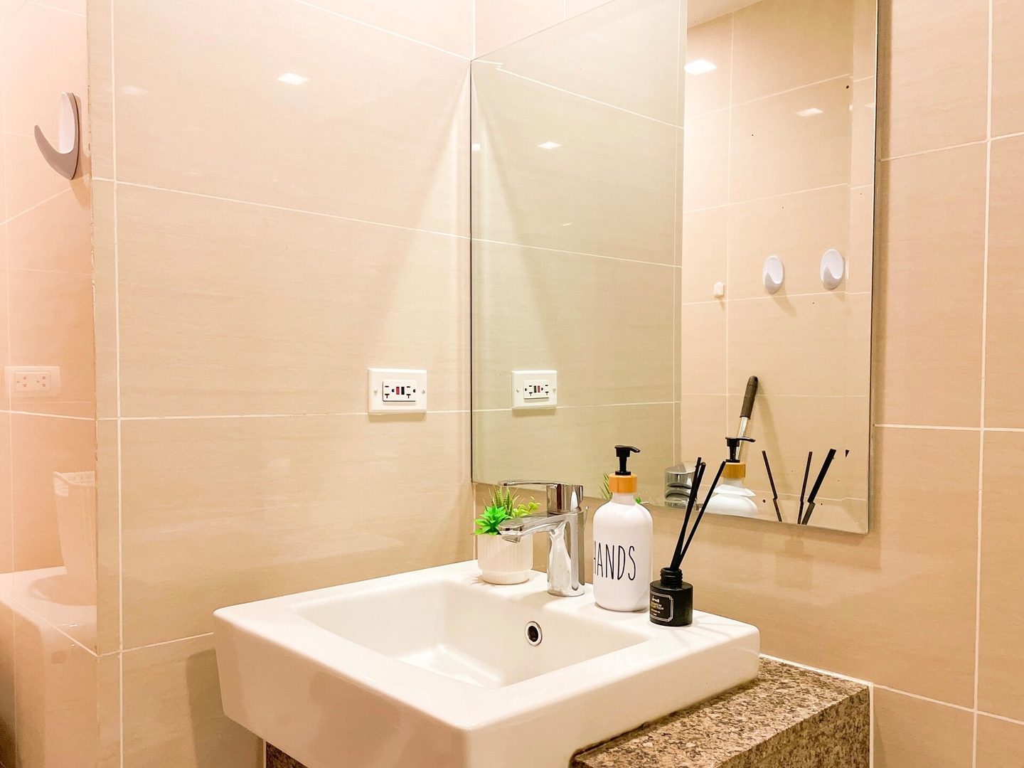 Best BGC Condo Near Uptown Area #oursw30b2 21 Chillhive Staycation