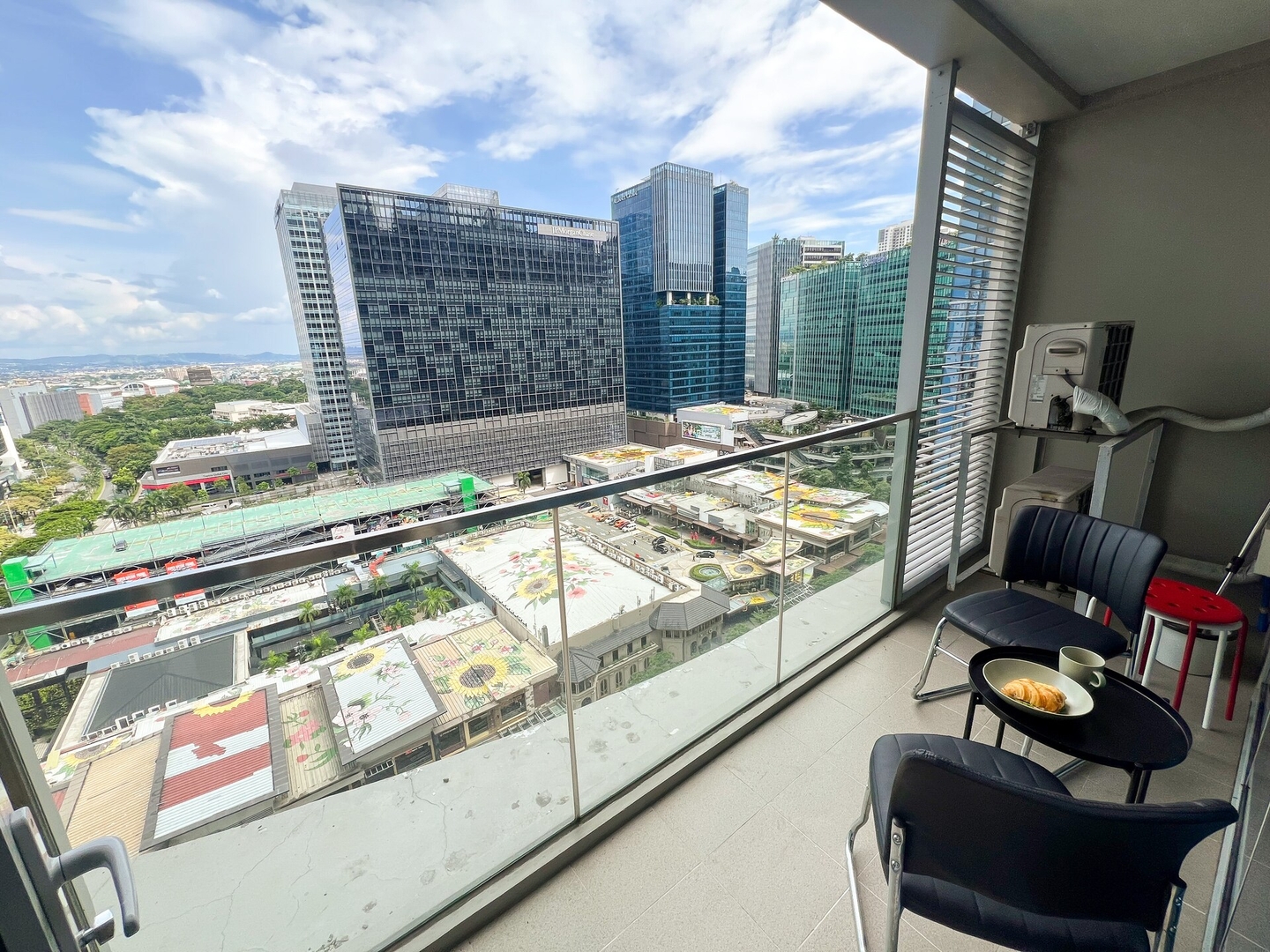 Prime BGC 1BR Near Grand Hyatt & Malls #upt215e 2 Chillhive Staycation
