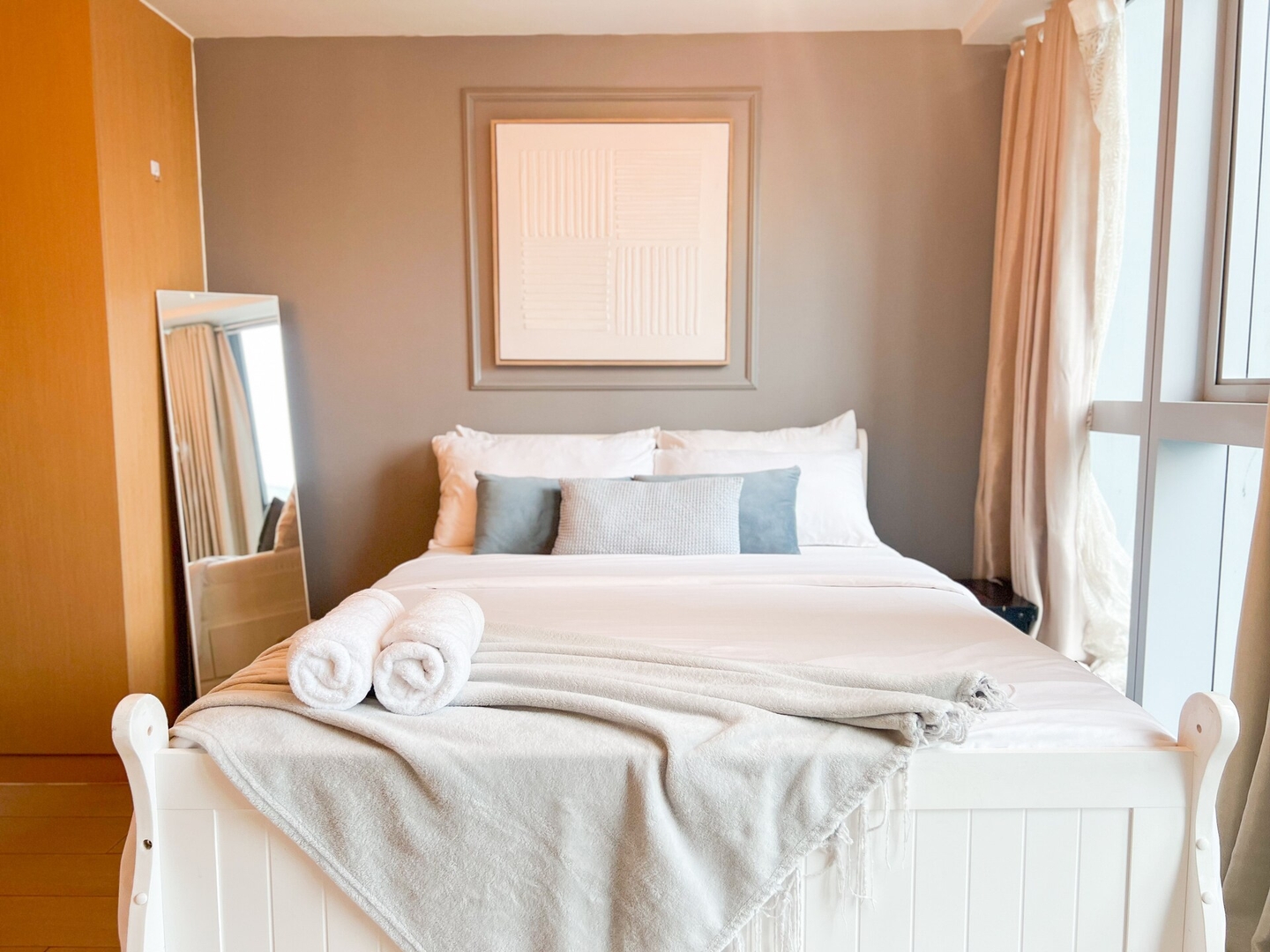 Stylish 1BR in BGC Uptown & Mitsukoshi #UPT126D 9 Chillhive Staycation