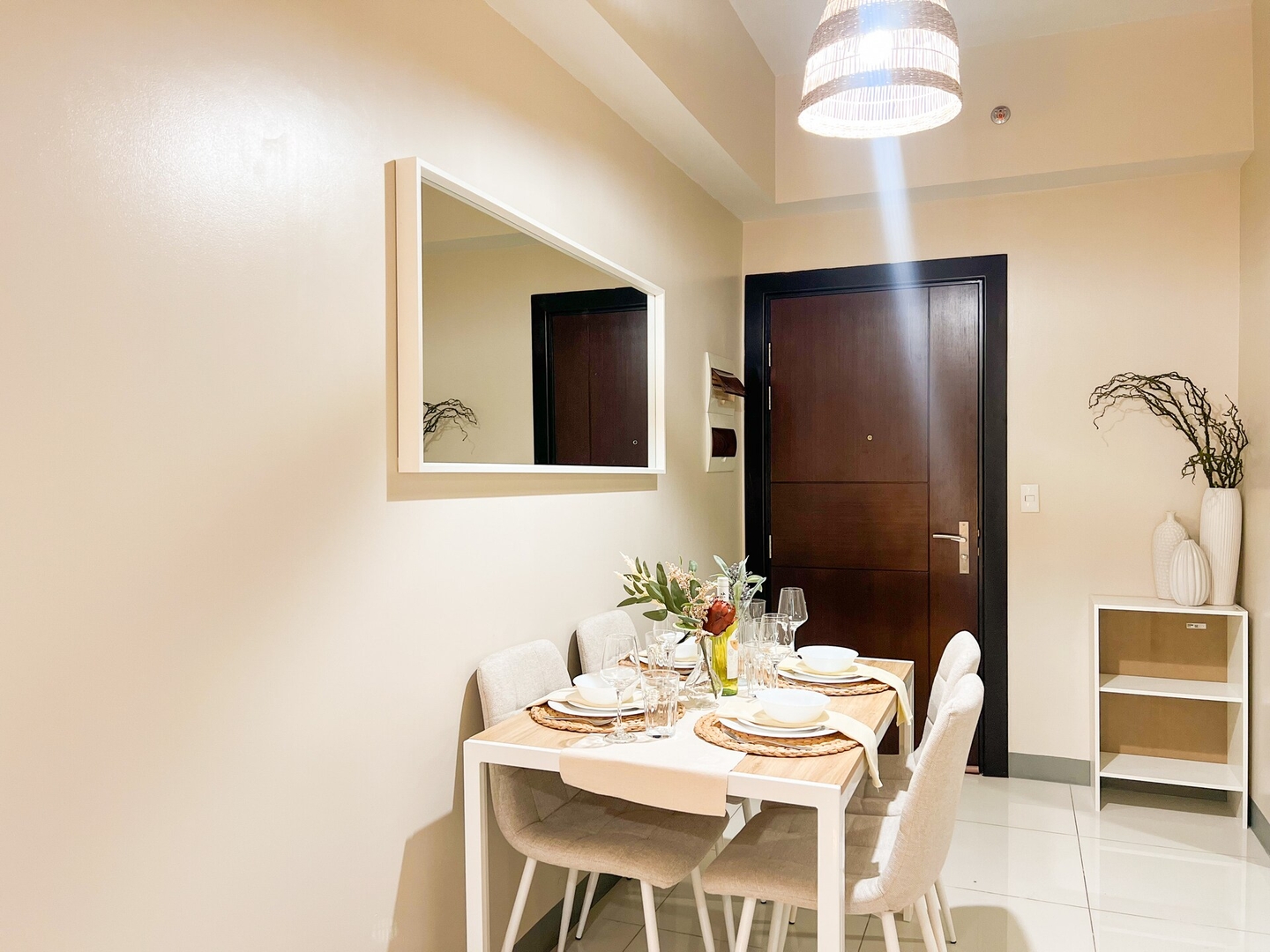 Prime 1BR Condo in the Heart of BGC #upt12j 12 Chillhive Staycation