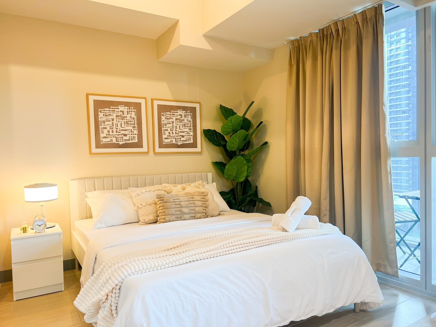 Prime 1BR Condo in the Heart of BGC #upt12j 31 Chillhive Staycation