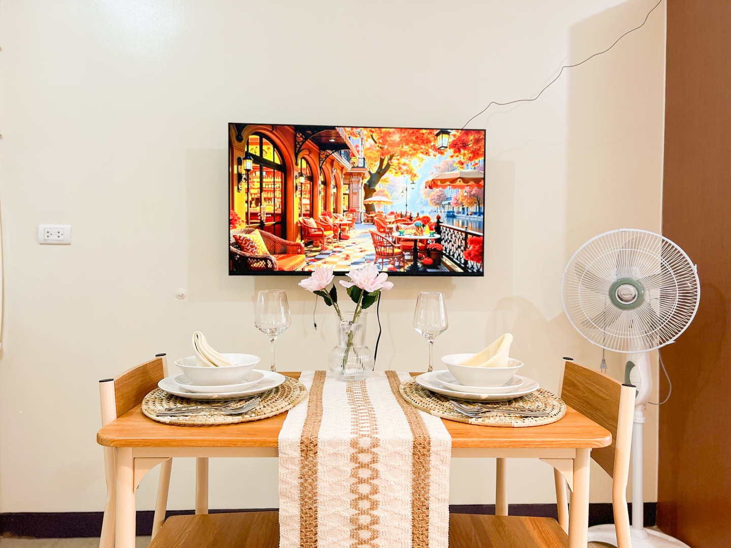 Prime BGC Condo Next to Venice Mall #vlrtc17e 29 Chillhive Staycation