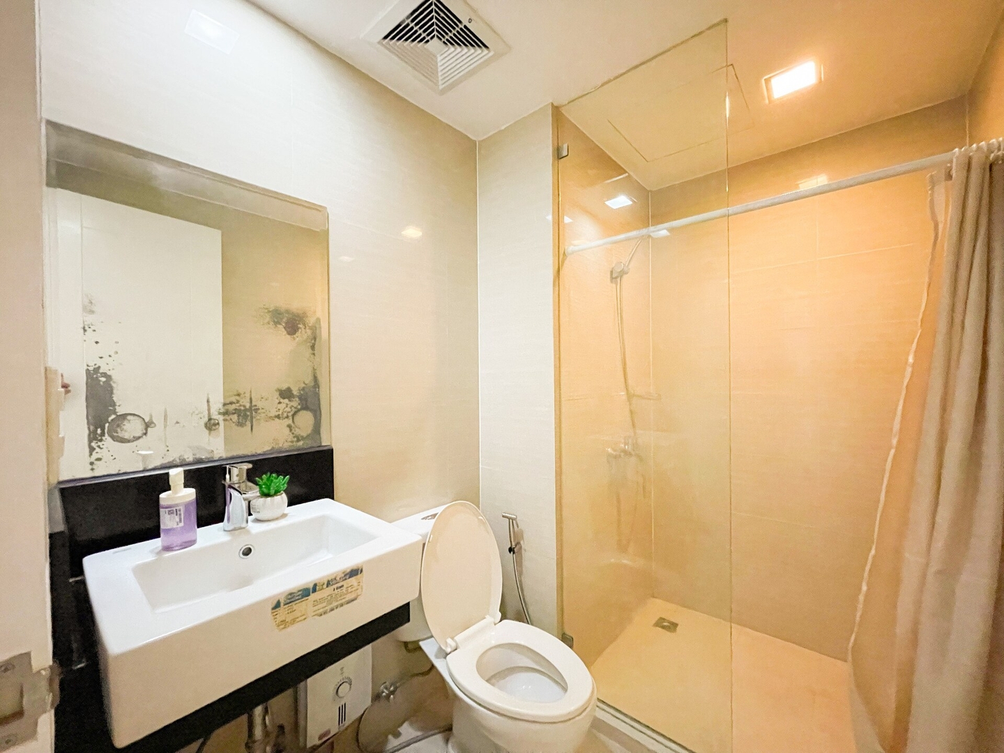 Chic BGC Condo by Grand Canal Mall #vlrtb27b 19 Chillhive Staycation