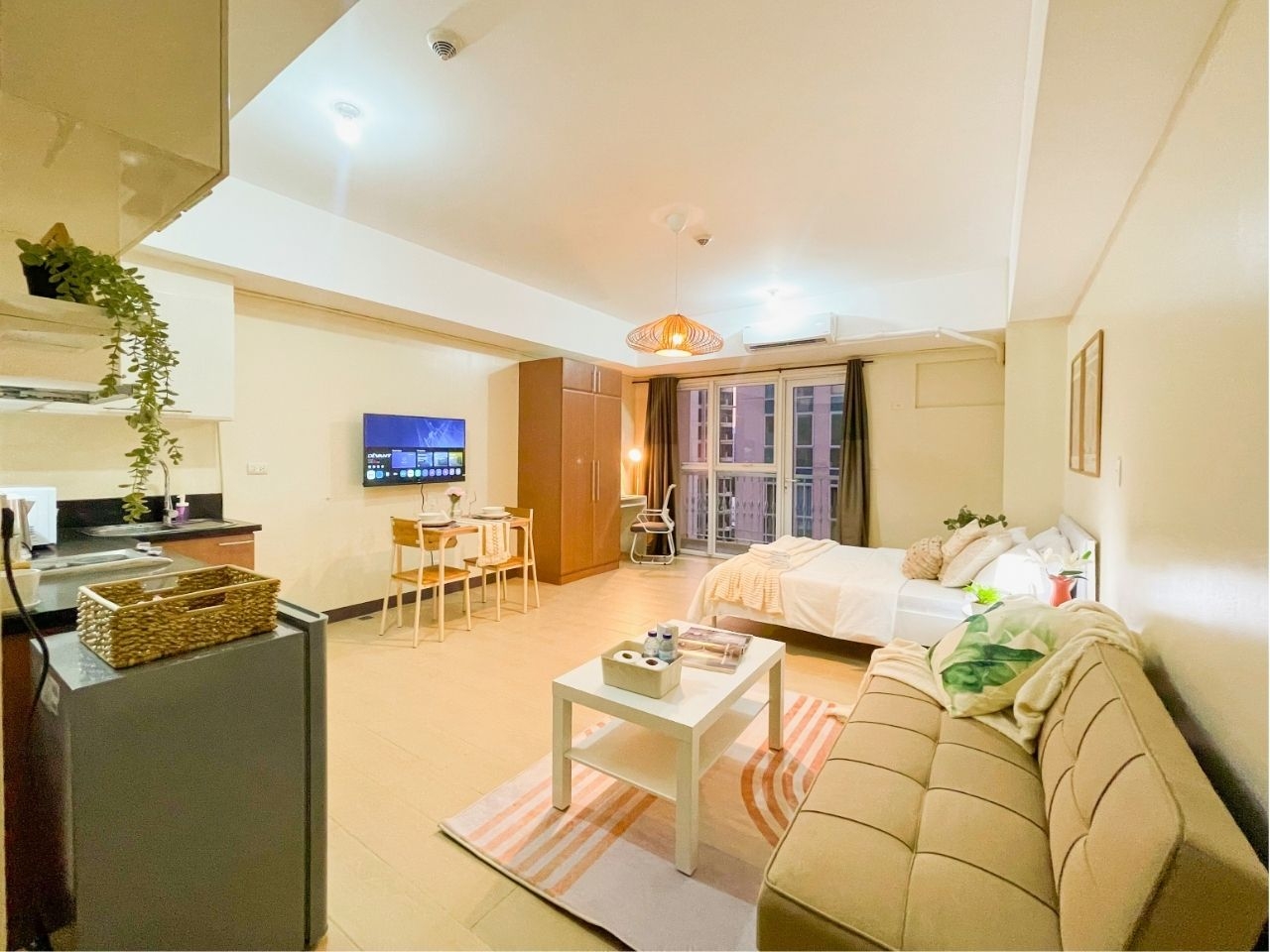 Stylish 1BR Venice Mall, Pool, Fast WiFi #vlrtc17e 1 Chillhive Staycation