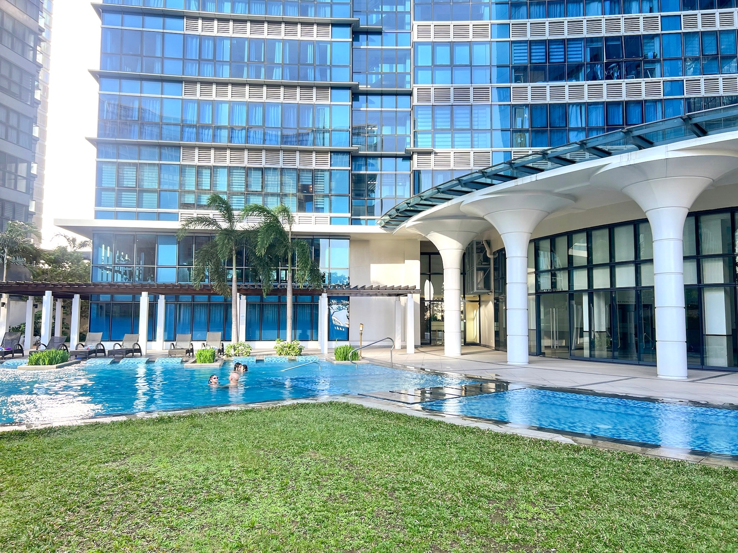 Stylish BGC Condo by Grand Hyatt #upt16k 9 Chillhive Staycation