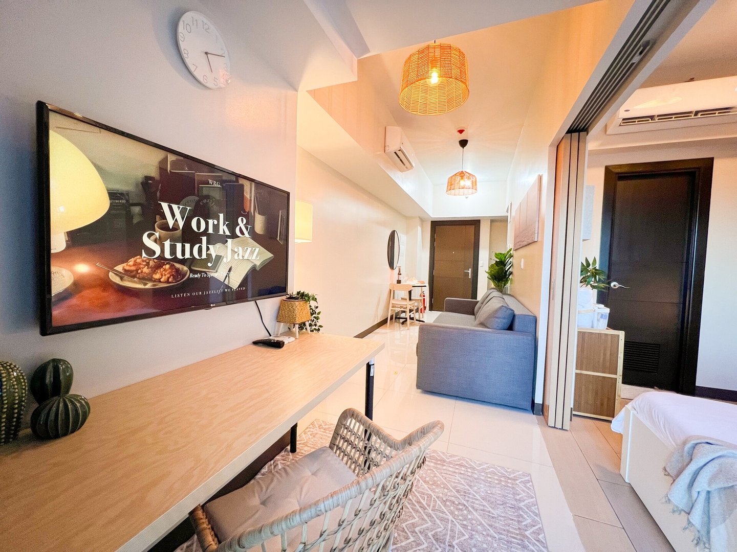 Prime Uptown BGC | Stylish 1BR Getaway #upt1 35j 14 Chillhive Staycation