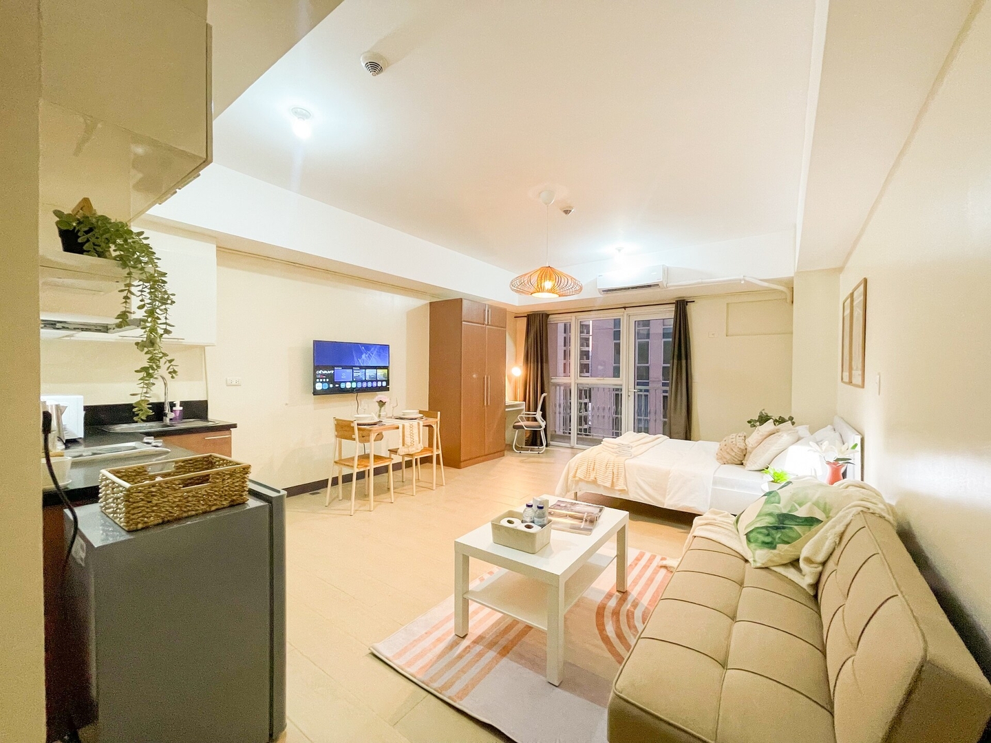 Prime BGC Condo Next to Venice Mall #vlrtc17e 0 Chillhive Staycation