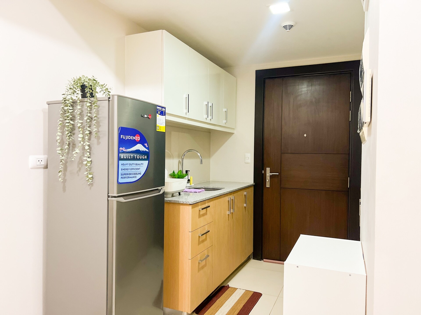 Stylish BGC Condo by Grand Hyatt #upt16k 27 Chillhive Staycation