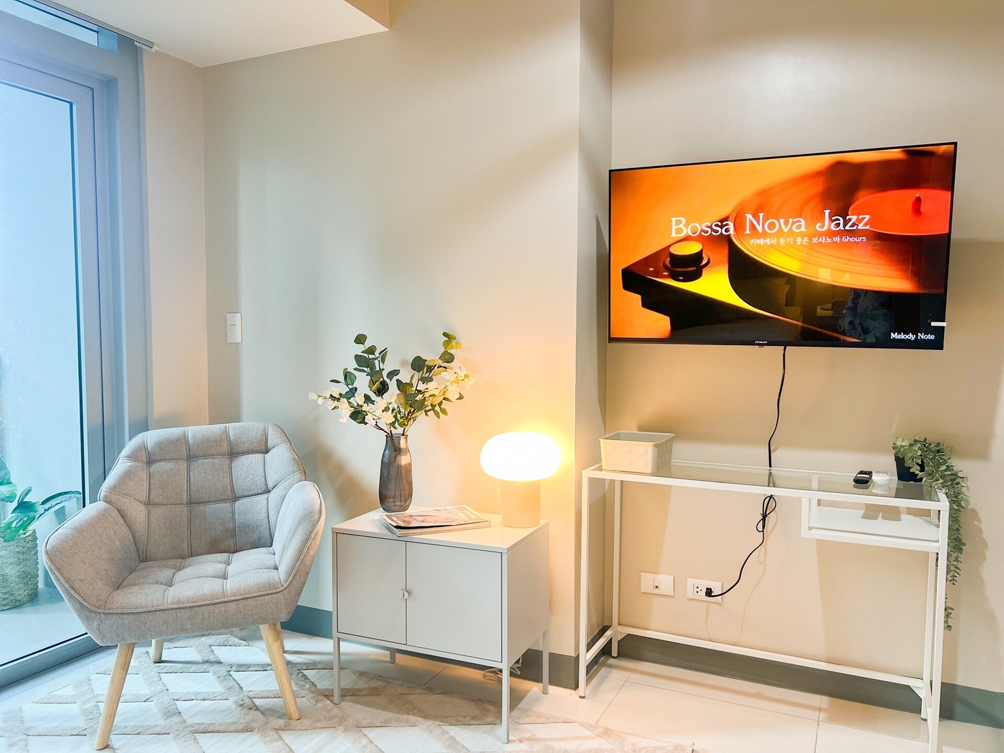Prime 1BR Condo in the Heart of BGC #upt12j 5 Chillhive Staycation