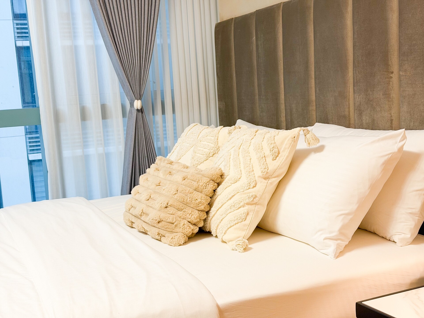 Luxe Condo in the Heart of Uptown BGC #oursw20g 6 Chillhive Staycation