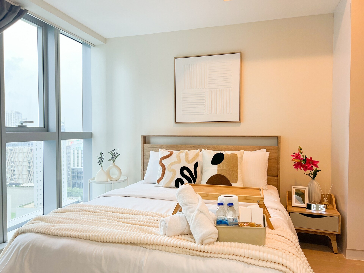 Stylish 1BR Prime BGC Uptown near Hyatt #upt119c 5 Chillhive Staycation