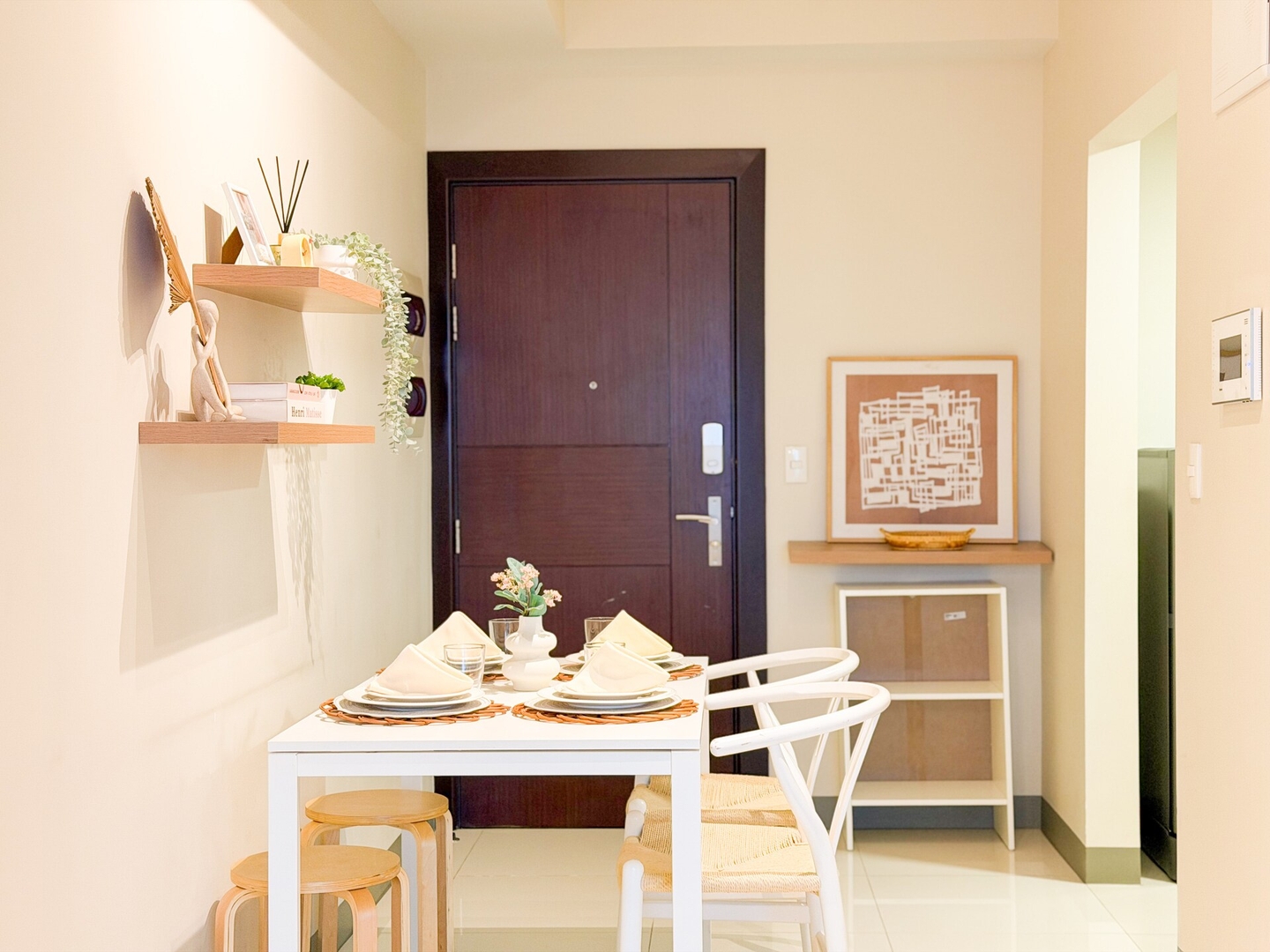 Chic 1BR Condo in Uptown BGC near Hyatt #UPT226Q 2 Chillhive Staycation