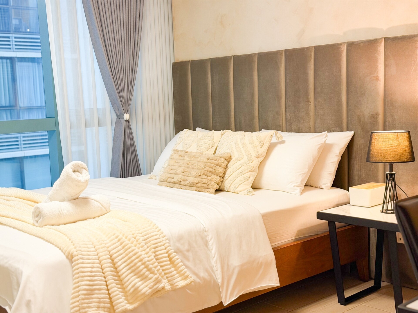 Luxe Condo in the Heart of Uptown BGC #oursw20g 7 Chillhive Staycation