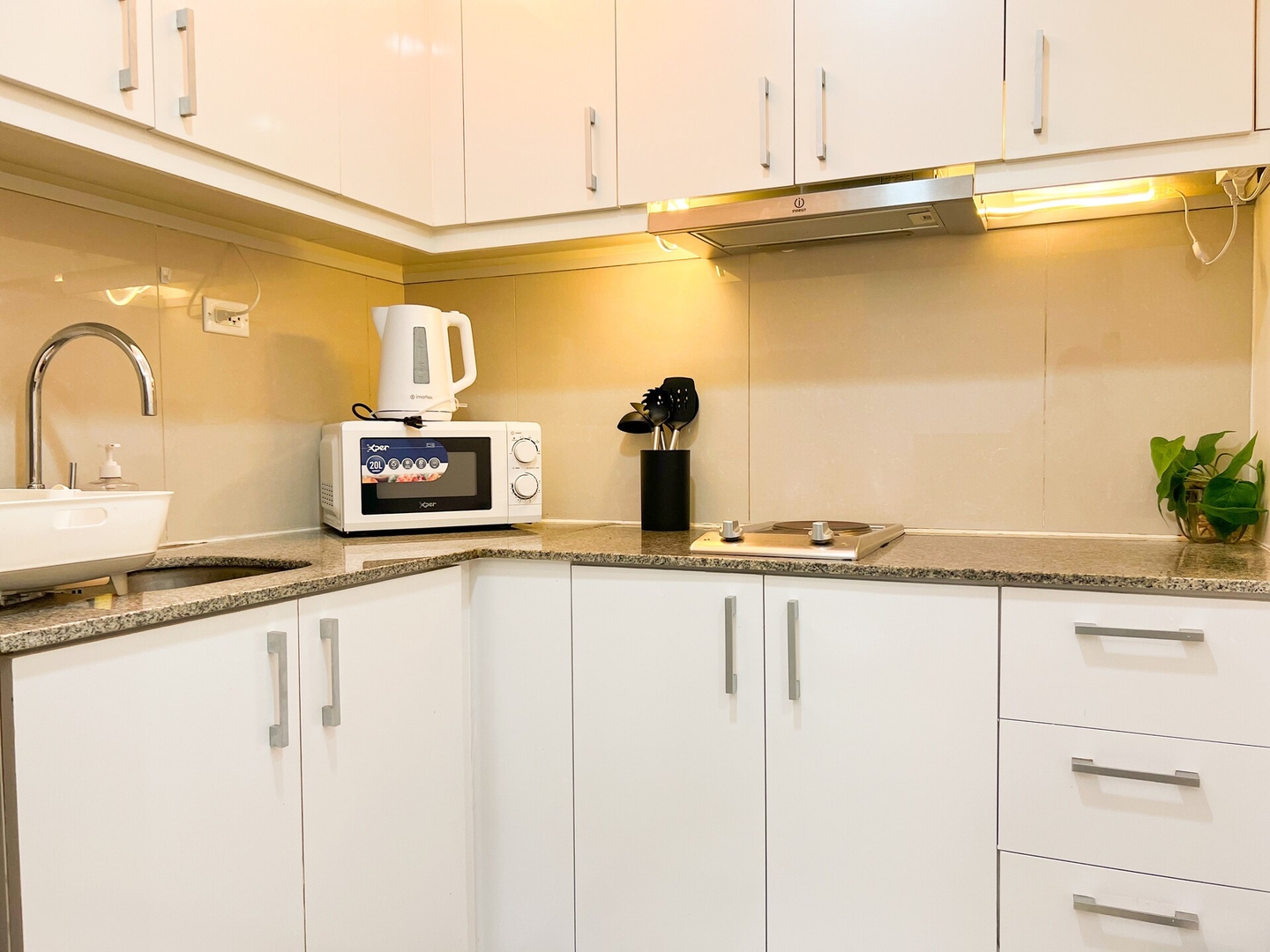 Stylish 1BR Prime BGC Uptown near Hyatt #upt119c 22 Chillhive Staycation